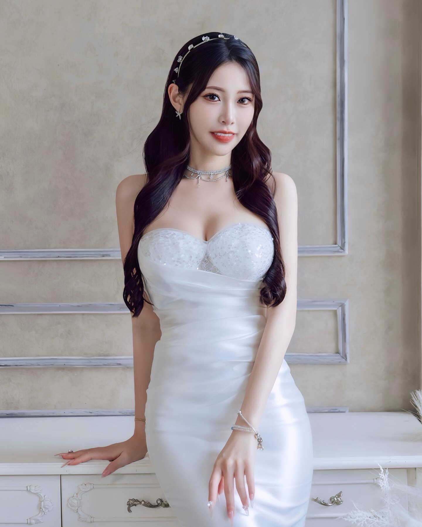 JVID 蛇年特別企劃「連身蕾絲女王」性感模特透膚蕾絲致命挑逗　火辣美腿曲線衝擊視覺