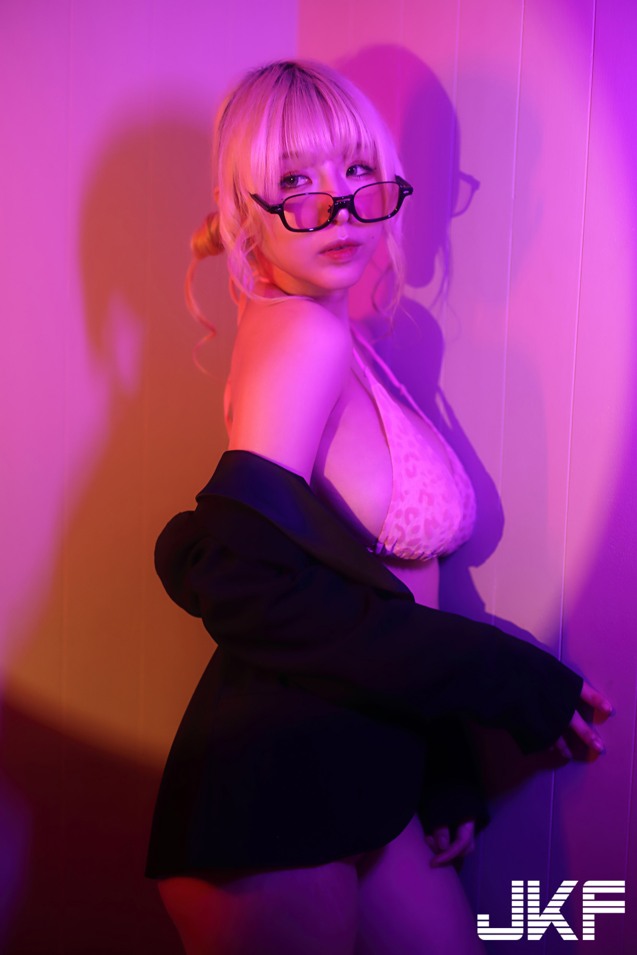 巨乳女友「黎菲兒」的甜蜜早餐！白嫩雙乳夾土司讓人口水直流！