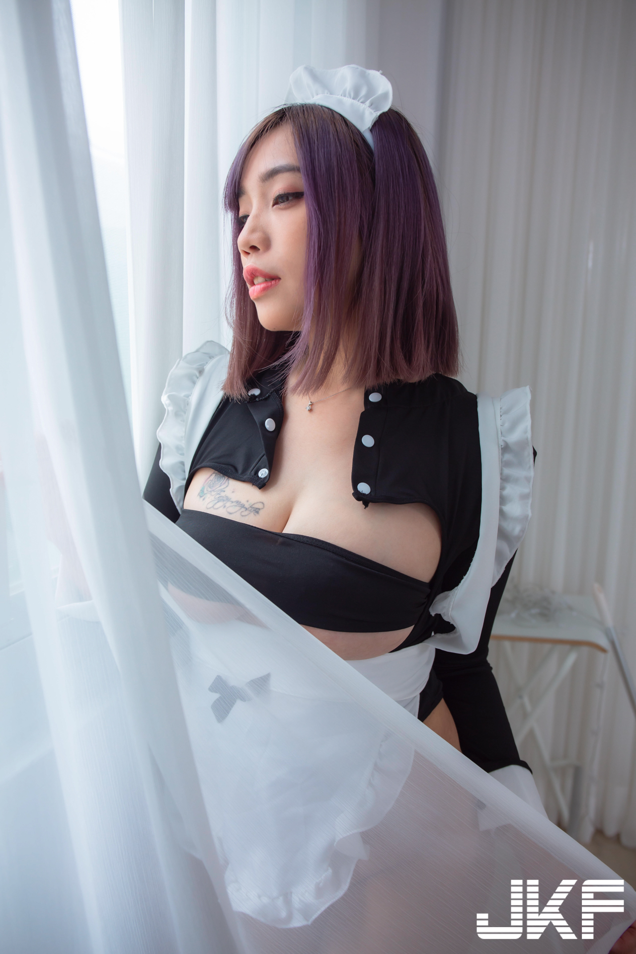 南半球女王「許葆葆」化身激辣女僕，「火辣爆乳視角」太誘人！
