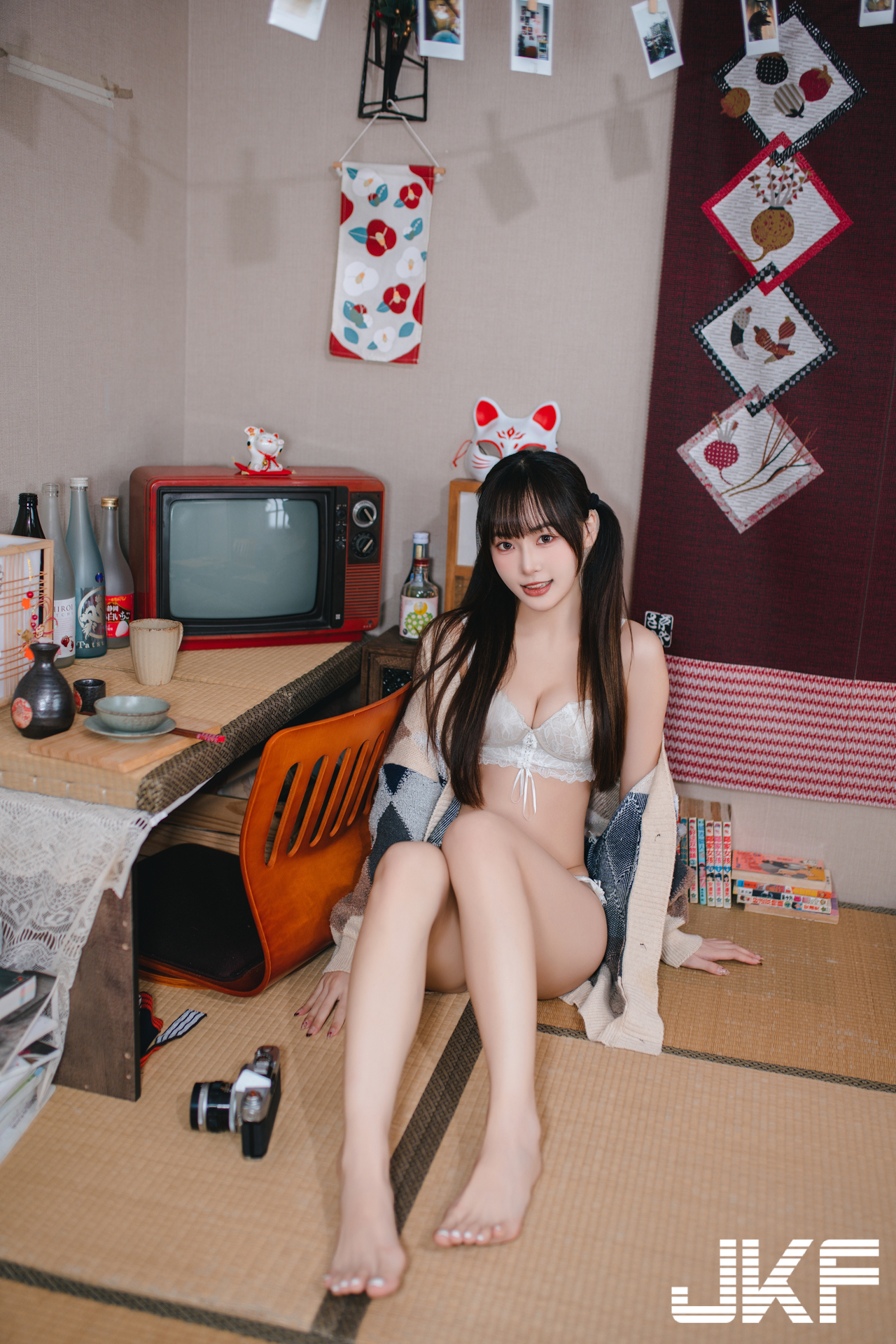 甜心正妹「奶糖」窈窕曲線超誘人，「居家挑逗姿勢」讓人馬上動心！