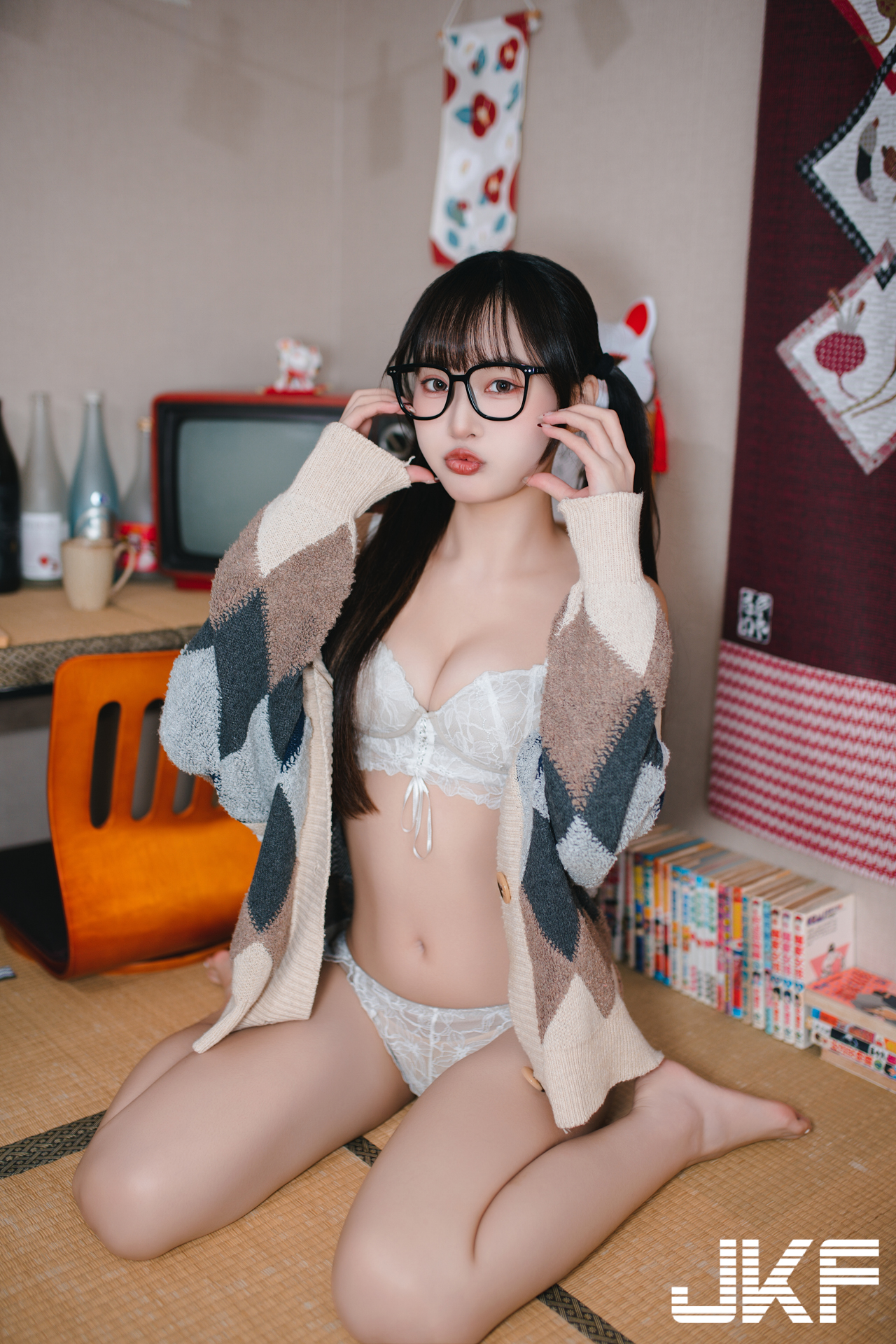 甜心正妹「奶糖」窈窕曲線超誘人，「居家挑逗姿勢」讓人馬上動心！