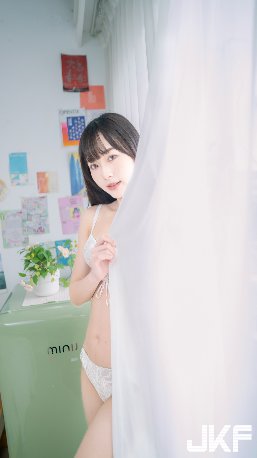 甜心正妹「奶糖」窈窕曲線超誘人，「居家挑逗姿勢」讓人馬上動心！