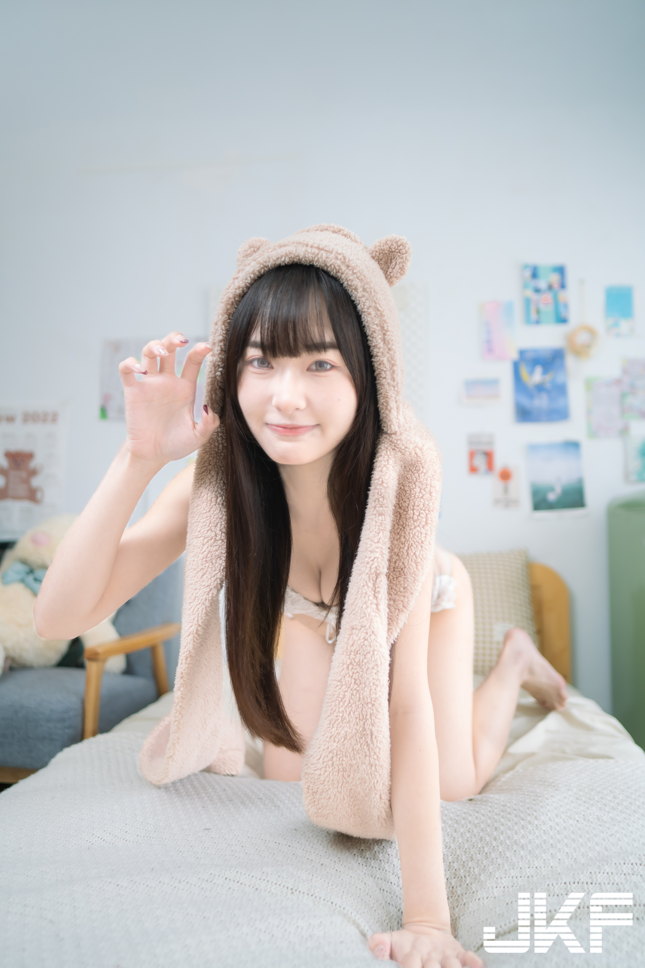 甜心正妹「奶糖」窈窕曲線超誘人，「居家挑逗姿勢」讓人馬上動心！
