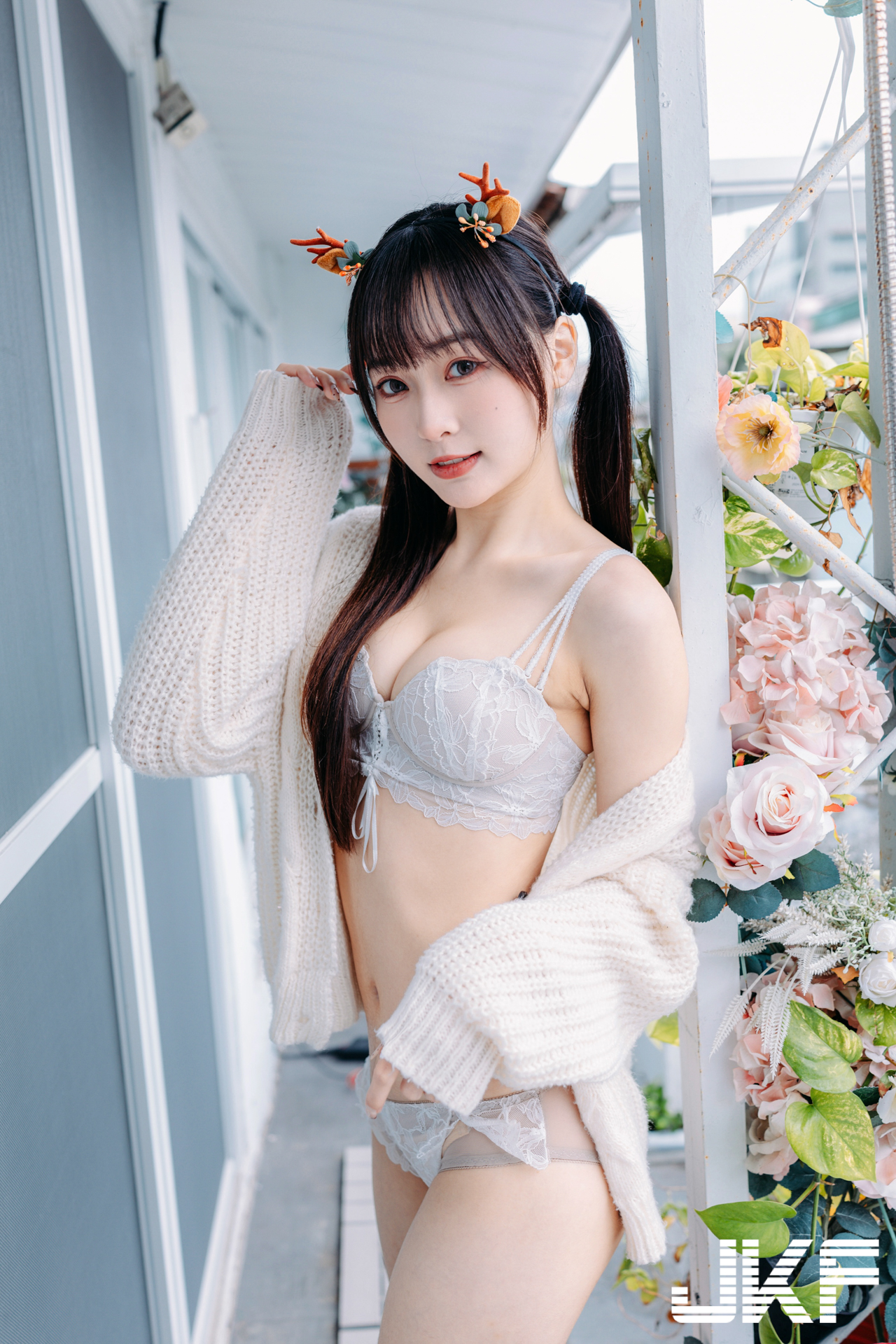 甜心正妹「奶糖」窈窕曲線超誘人，「居家挑逗姿勢」讓人馬上動心！