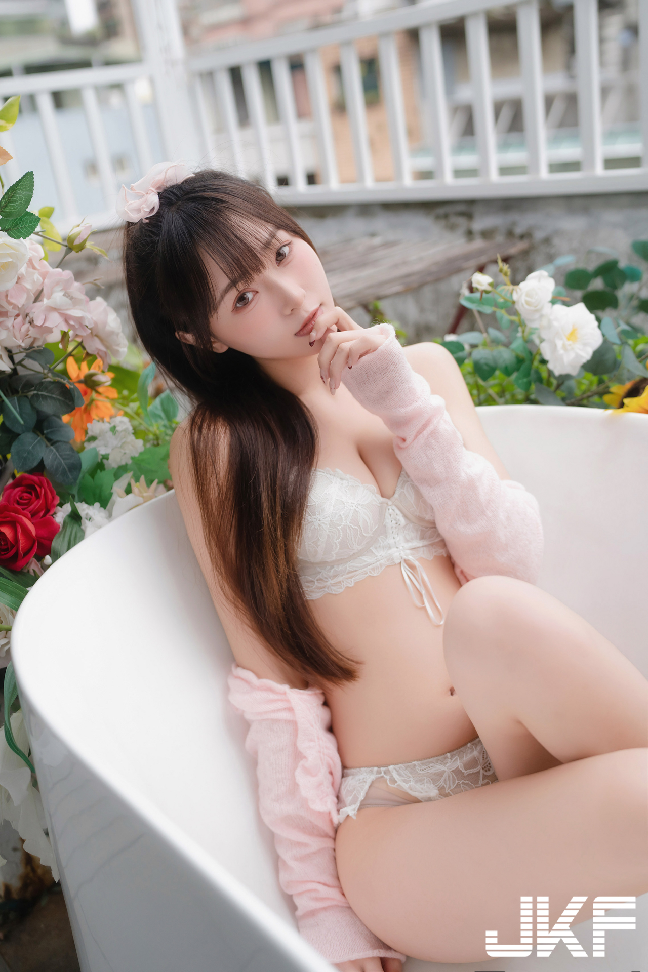 甜心正妹「奶糖」窈窕曲線超誘人，「居家挑逗姿勢」讓人馬上動心！