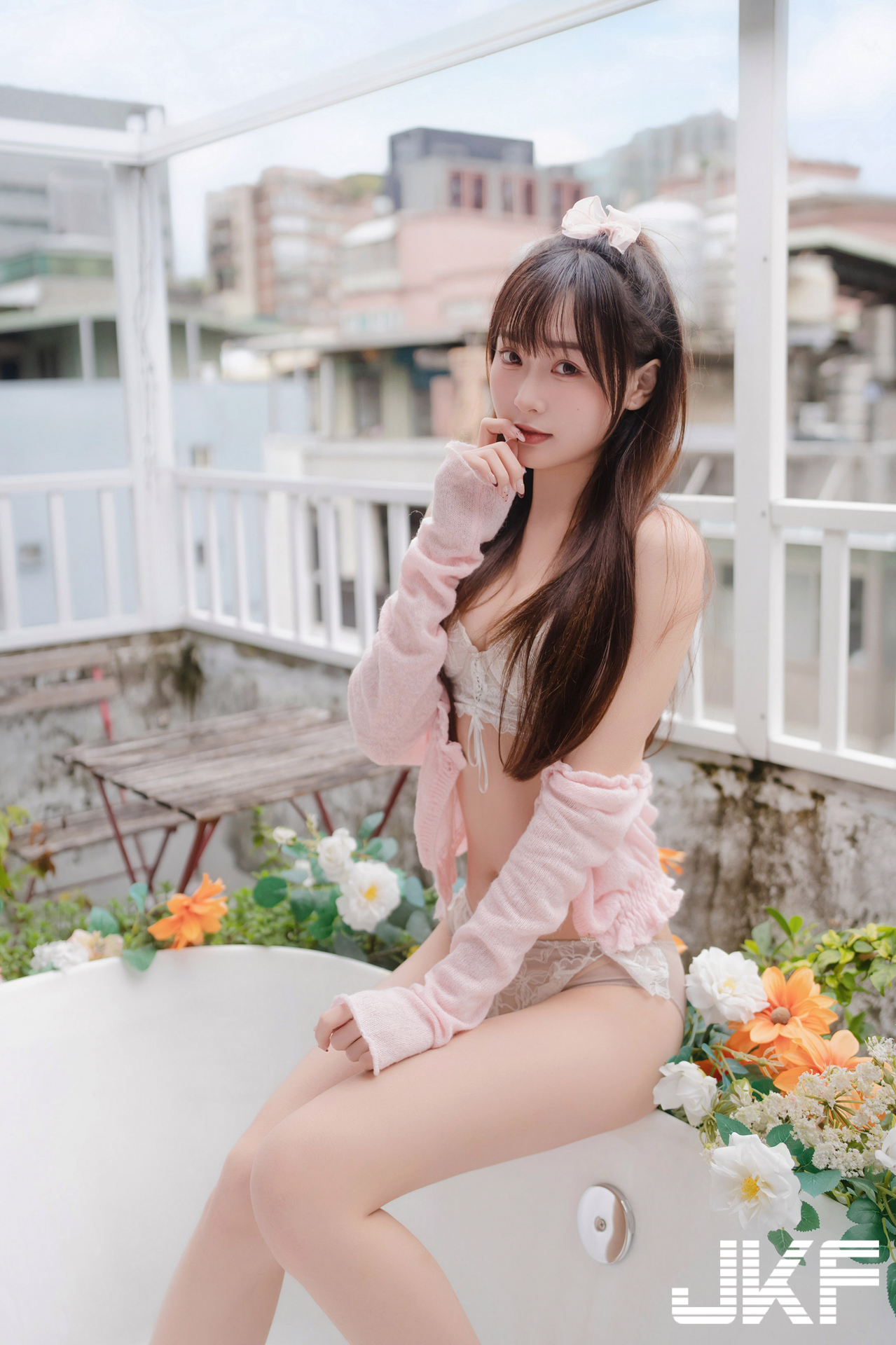 甜心正妹「奶糖」窈窕曲線超誘人，「居家挑逗姿勢」讓人馬上動心！
