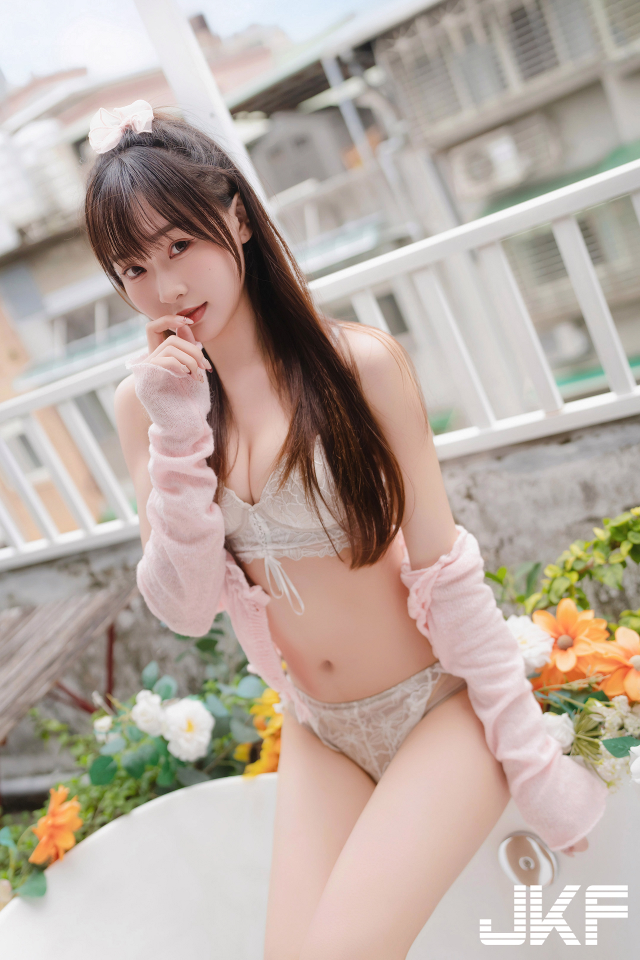 甜心正妹「奶糖」窈窕曲線超誘人，「居家挑逗姿勢」讓人馬上動心！
