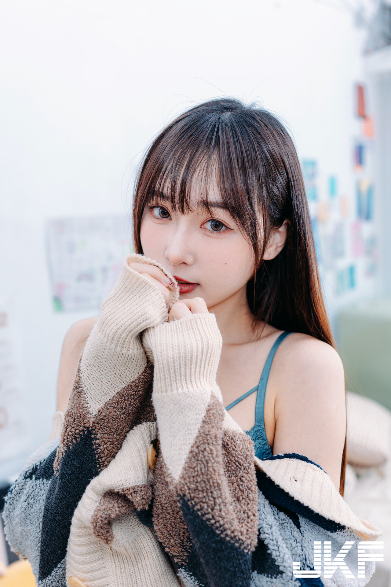 甜美正妹「奶糖」假日慵懶又性感！「雪白美乳＋療癒笑容」讓人瞬間戀愛