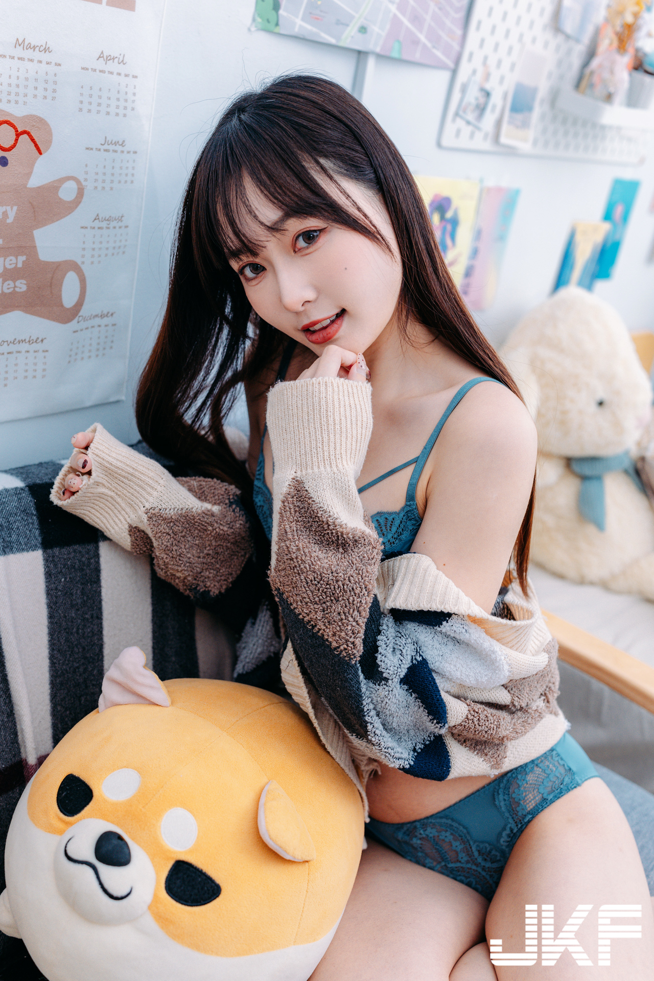 甜美正妹「奶糖」假日慵懶又性感！「雪白美乳＋療癒笑容」讓人瞬間戀愛