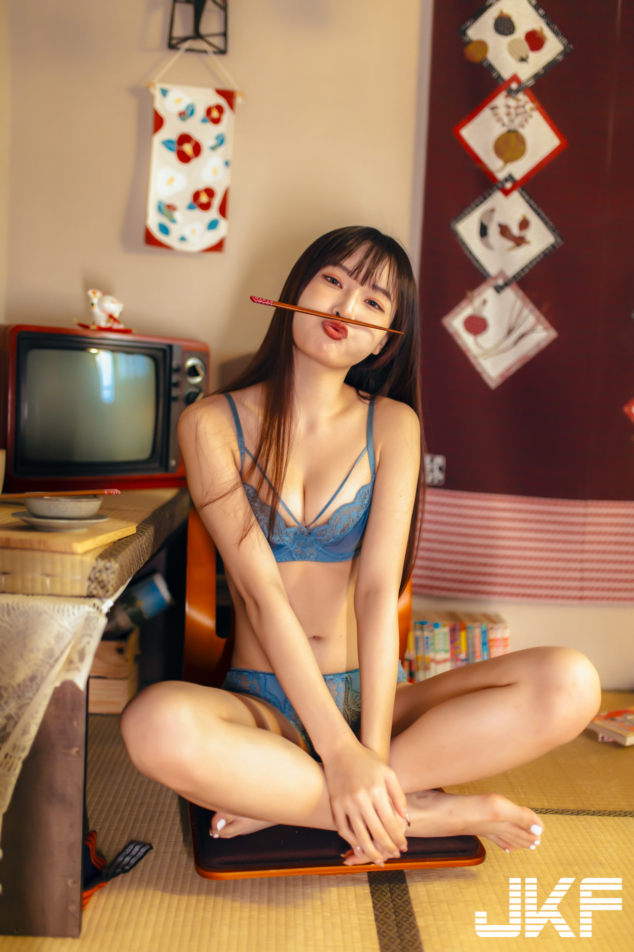 甜美正妹「奶糖」假日慵懶又性感！「雪白美乳＋療癒笑容」讓人瞬間戀愛
