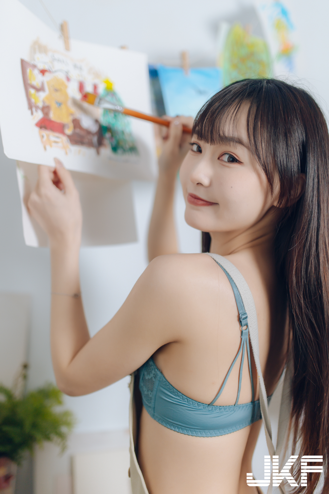 甜美正妹「奶糖」假日慵懶又性感！「雪白美乳＋療癒笑容」讓人瞬間戀愛