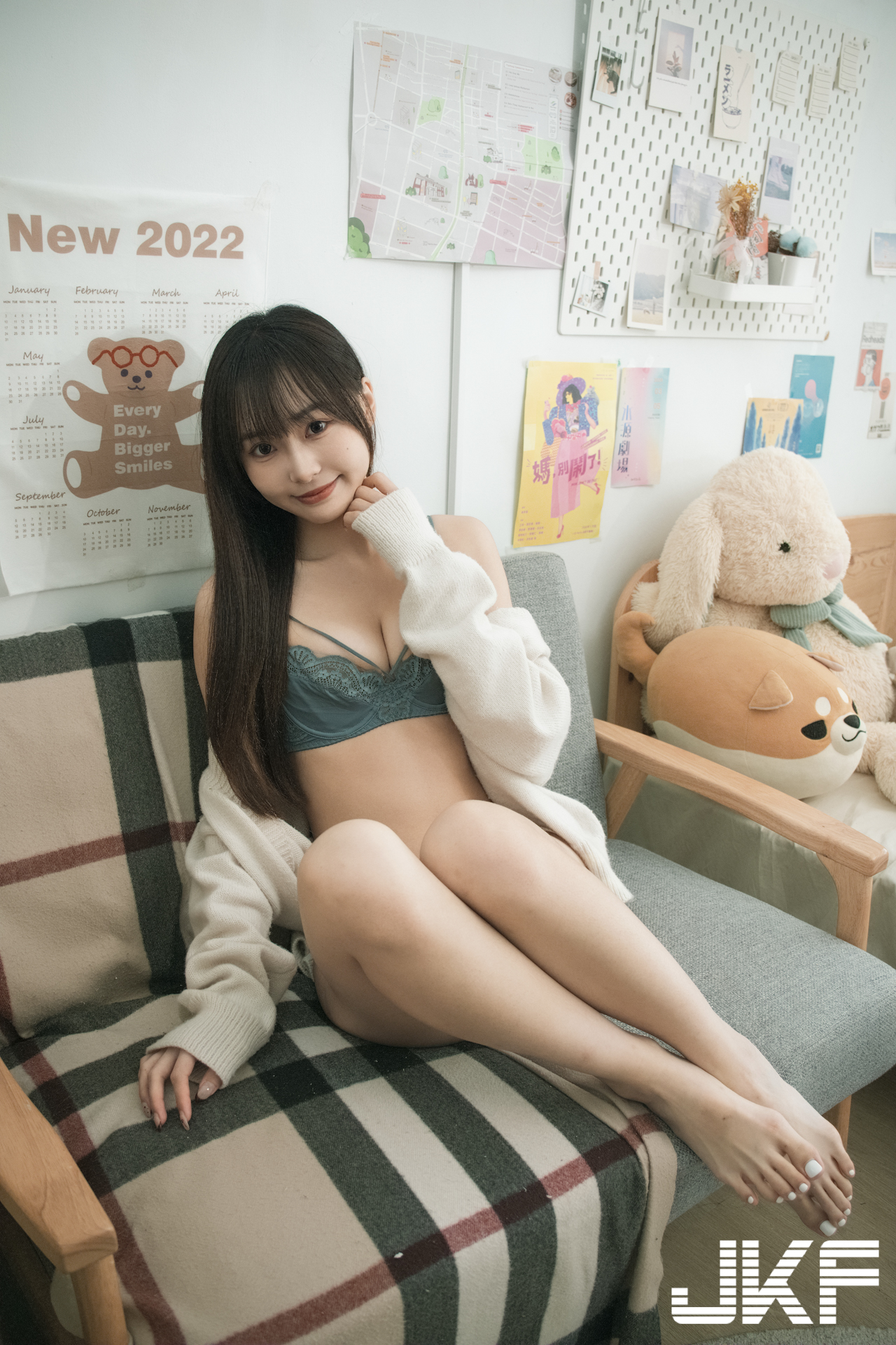 甜美正妹「奶糖」假日慵懶又性感！「雪白美乳＋療癒笑容」讓人瞬間戀愛