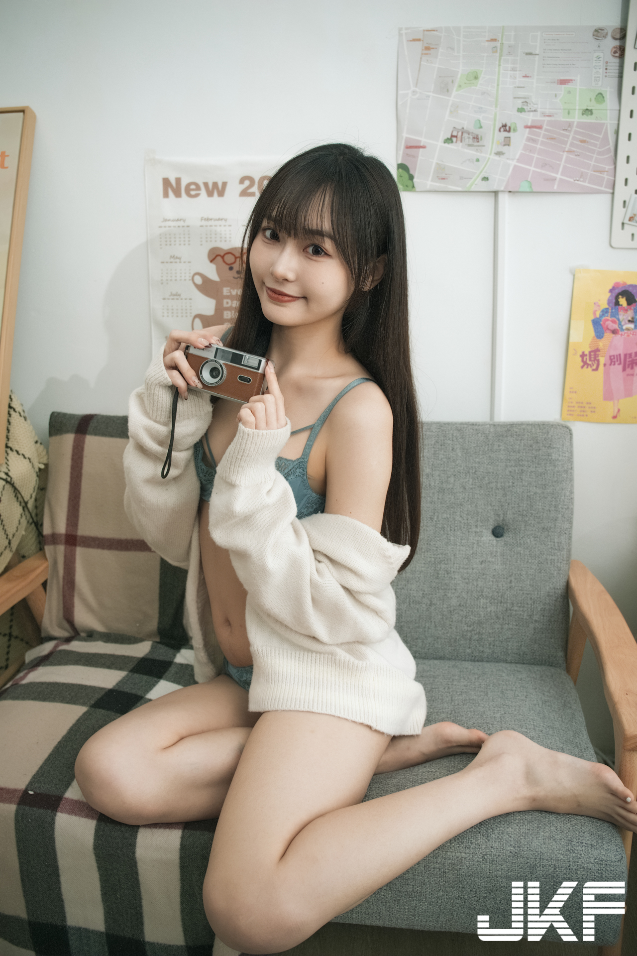甜美正妹「奶糖」假日慵懶又性感！「雪白美乳＋療癒笑容」讓人瞬間戀愛