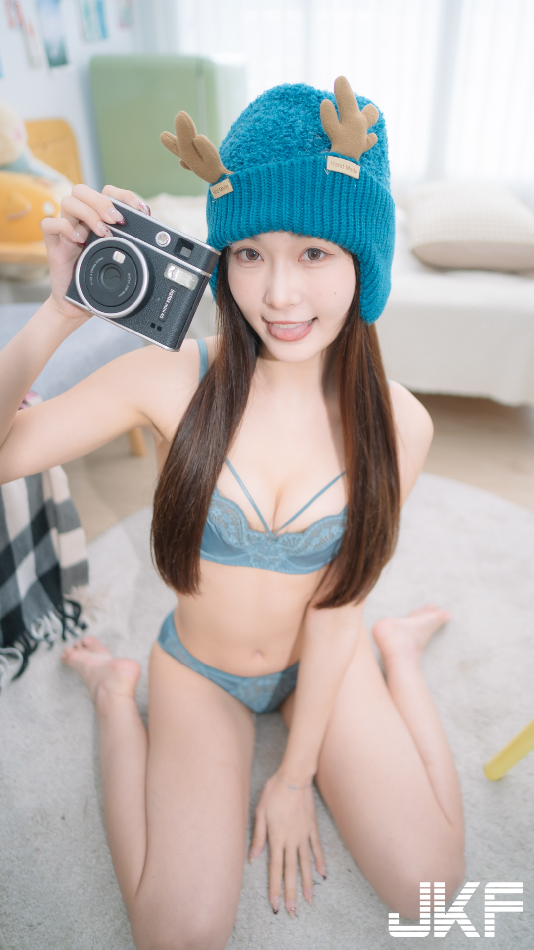 甜美正妹「奶糖」假日慵懶又性感！「雪白美乳＋療癒笑容」讓人瞬間戀愛