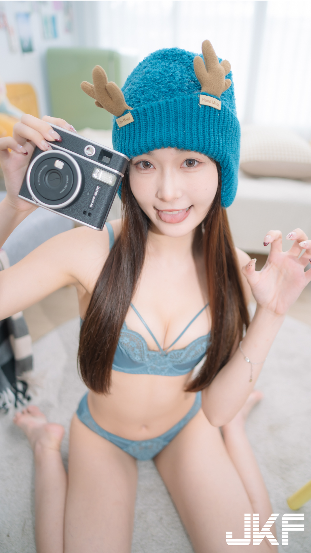 甜美正妹「奶糖」假日慵懶又性感！「雪白美乳＋療癒笑容」讓人瞬間戀愛