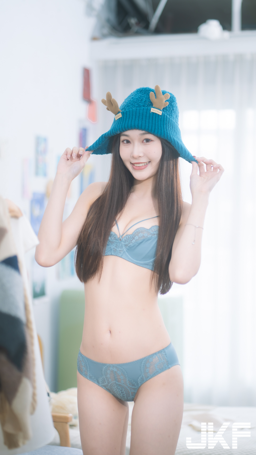 甜美正妹「奶糖」假日慵懶又性感！「雪白美乳＋療癒笑容」讓人瞬間戀愛