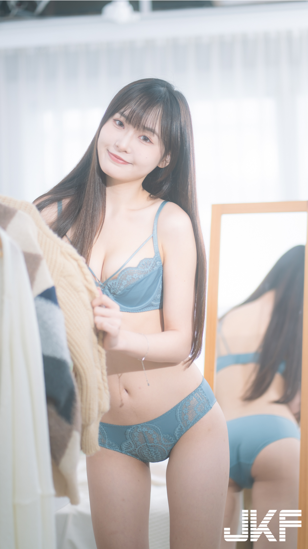甜美正妹「奶糖」假日慵懶又性感！「雪白美乳＋療癒笑容」讓人瞬間戀愛