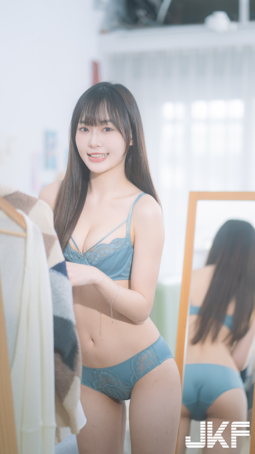 甜美正妹「奶糖」假日慵懶又性感！「雪白美乳＋療癒笑容」讓人瞬間戀愛