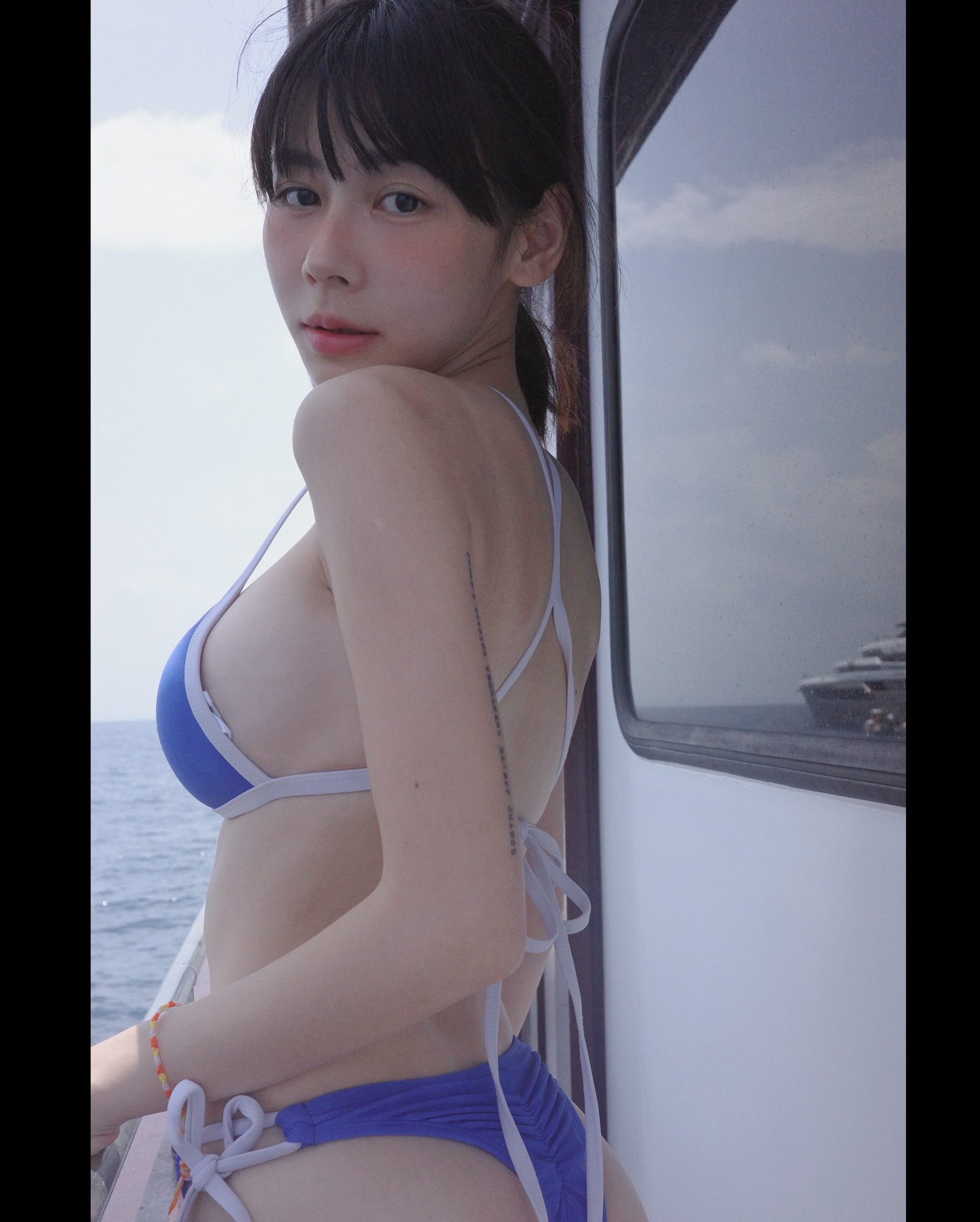 這是可以免費看的嗎？短髮女神「Abbie郭郭」普吉島泳裝太辣狂秀「圓潤蜜桃」！