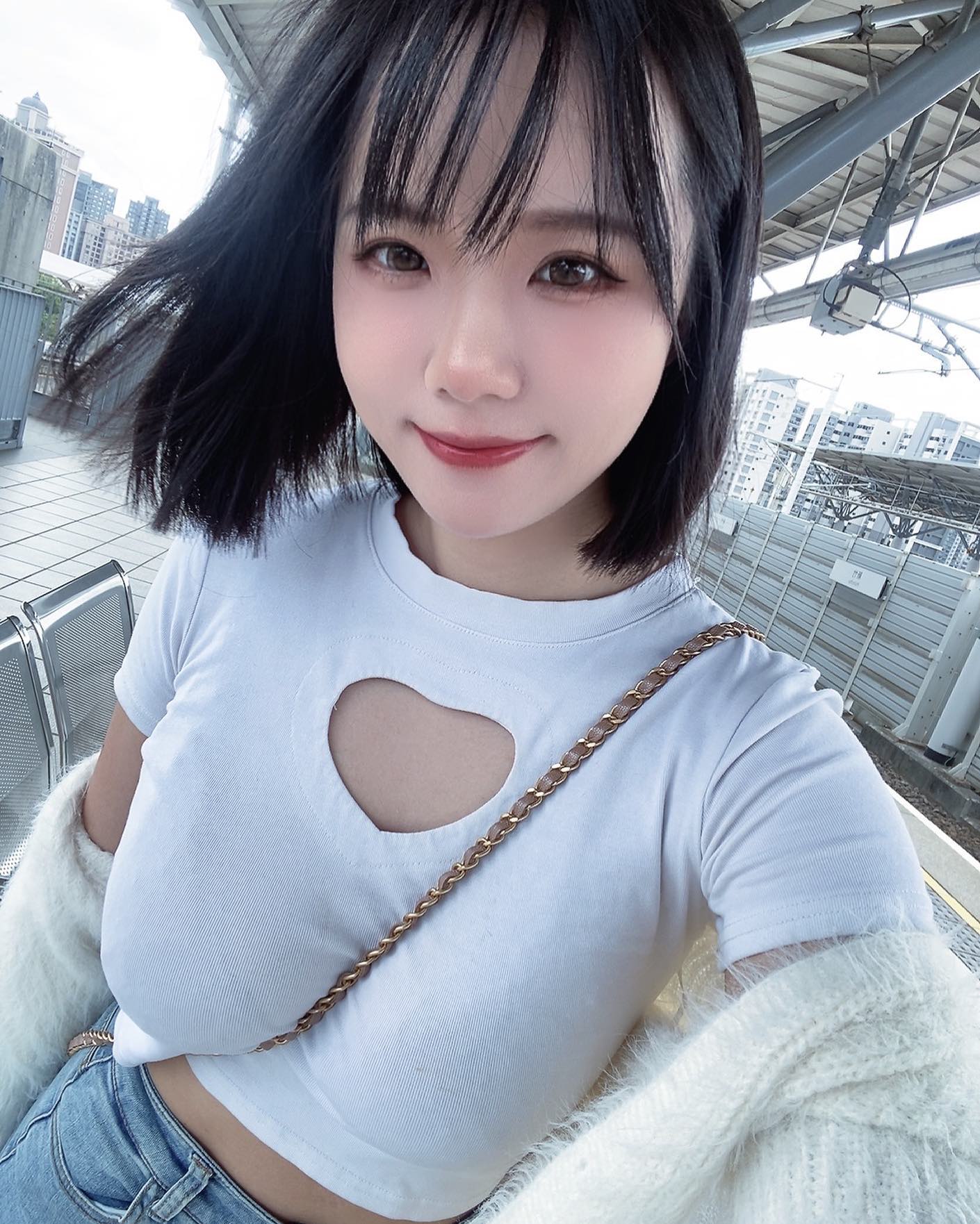 JVID 創作者競賽「迷你裙下的翹臀密碼」人氣模特下身曲線放送　水嫩蜜桃臀讓人想咬一口