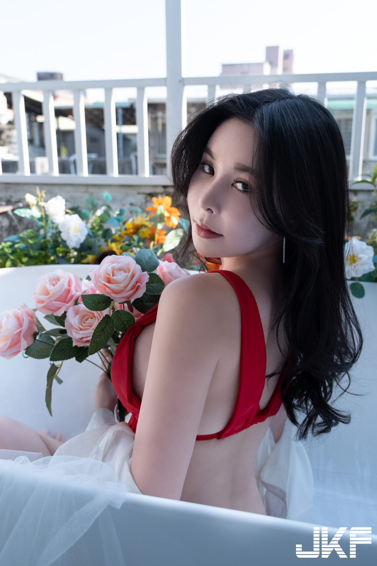 巨乳藝術家「烏乃U-Mai」火辣解放！露天浴缸秀「白嫩美體」！