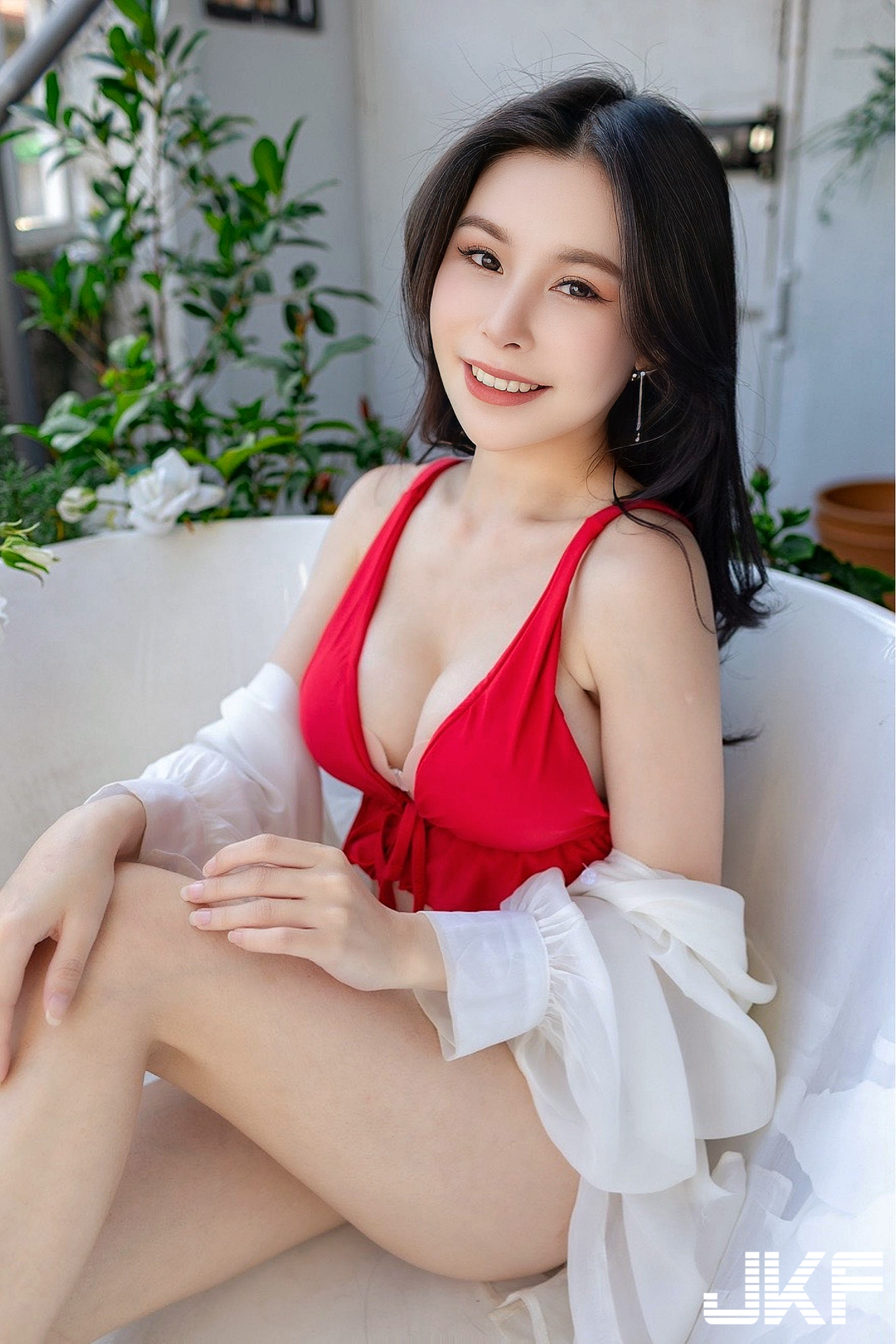 巨乳藝術家「烏乃U-Mai」火辣解放！露天浴缸秀「白嫩美體」！