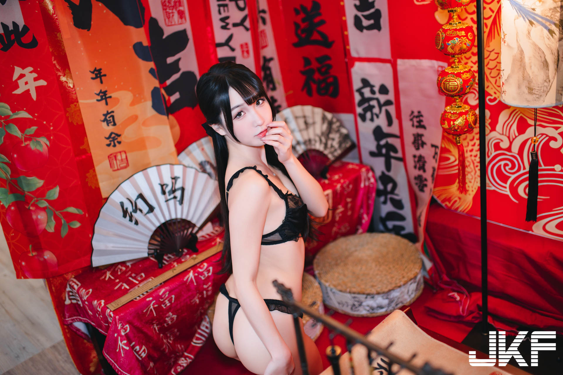 甜美正妹「UU」超萌挑逗，「粉嫩美肌」火辣開撩！