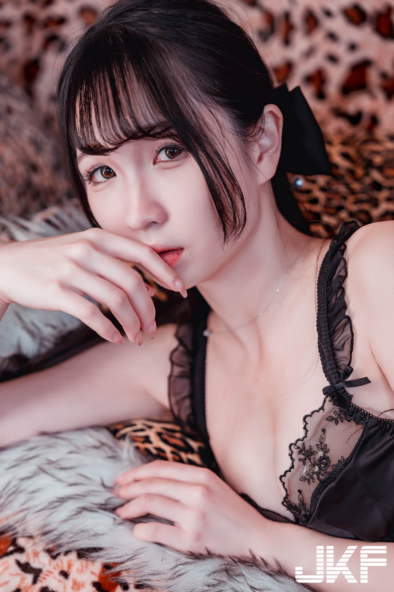 甜美正妹「UU」超萌挑逗，「粉嫩美肌」火辣開撩！