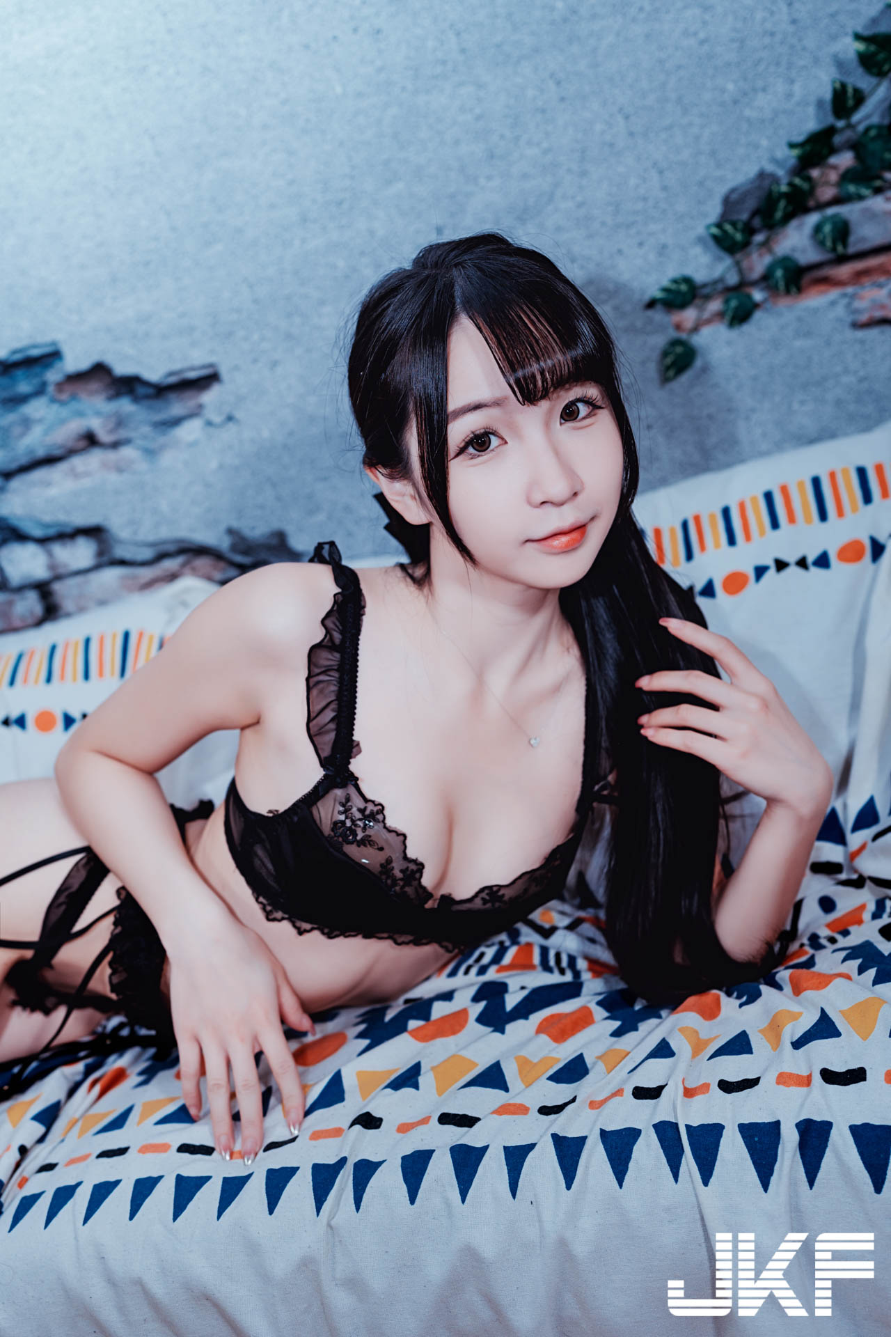 甜美正妹「UU」超萌挑逗，「粉嫩美肌」火辣開撩！