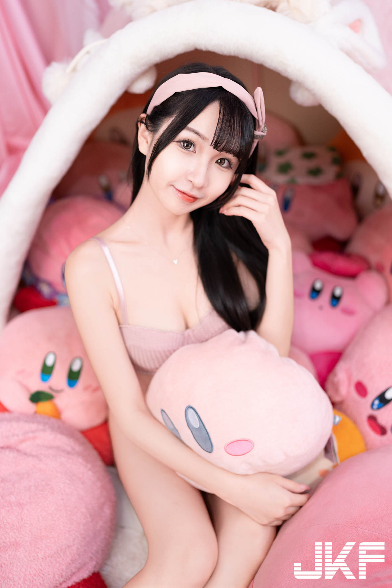 甜美反差萌！賽車辣妹「UU」變粉嫩美少女！性感爆乳內衣秀「雪乳蜜桃」
