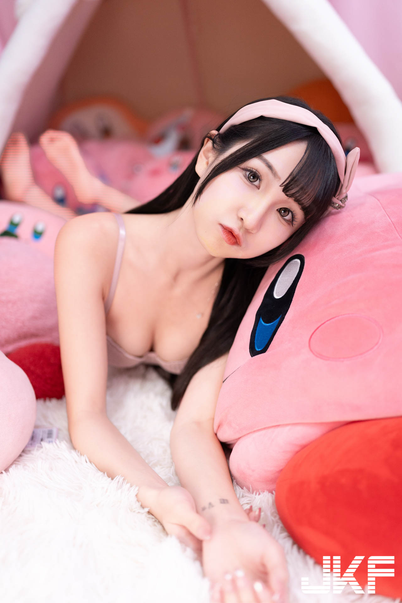甜美反差萌！賽車辣妹「UU」變粉嫩美少女！性感爆乳內衣秀「雪乳蜜桃」