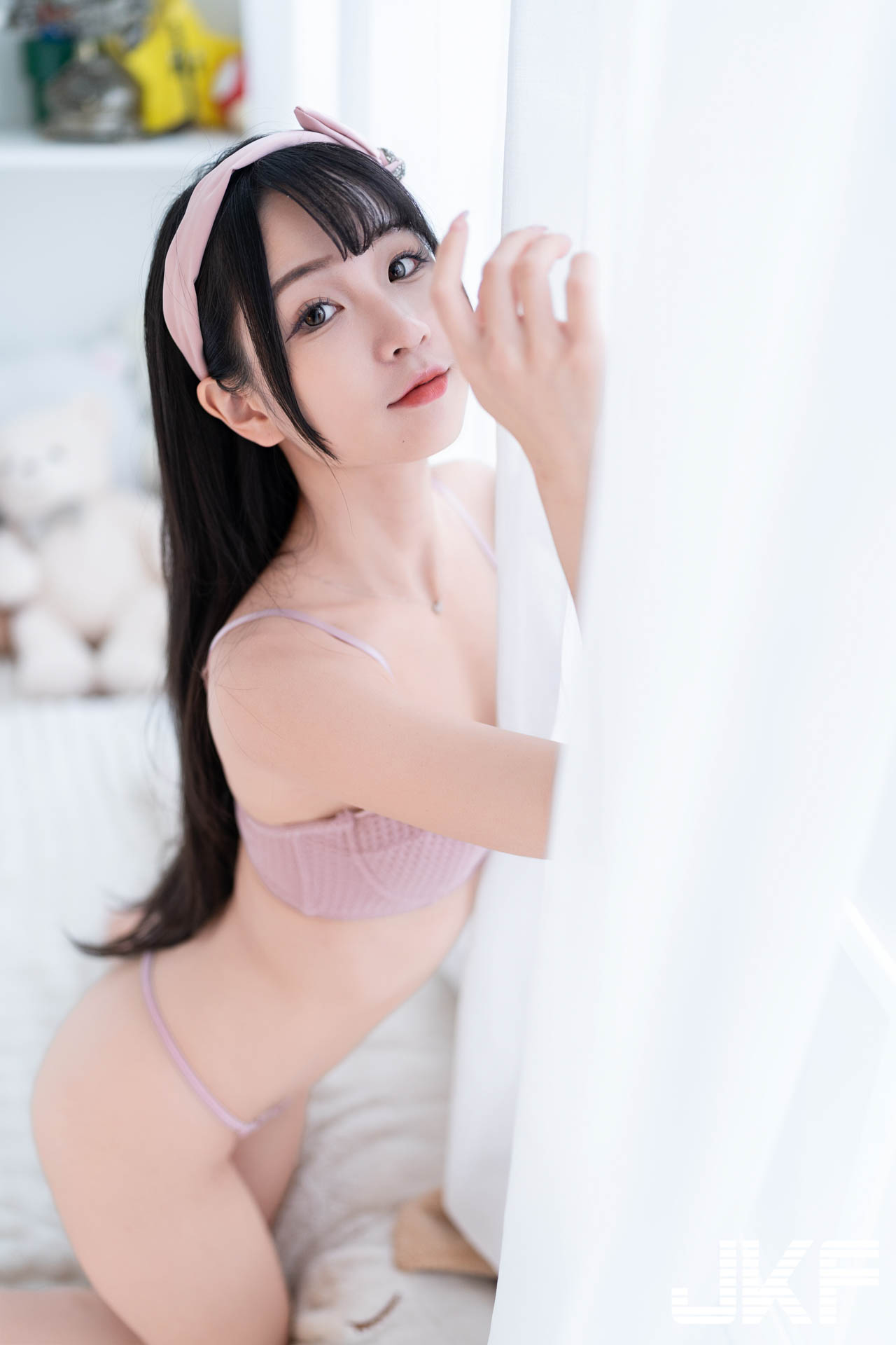 甜美反差萌！賽車辣妹「UU」變粉嫩美少女！性感爆乳內衣秀「雪乳蜜桃」