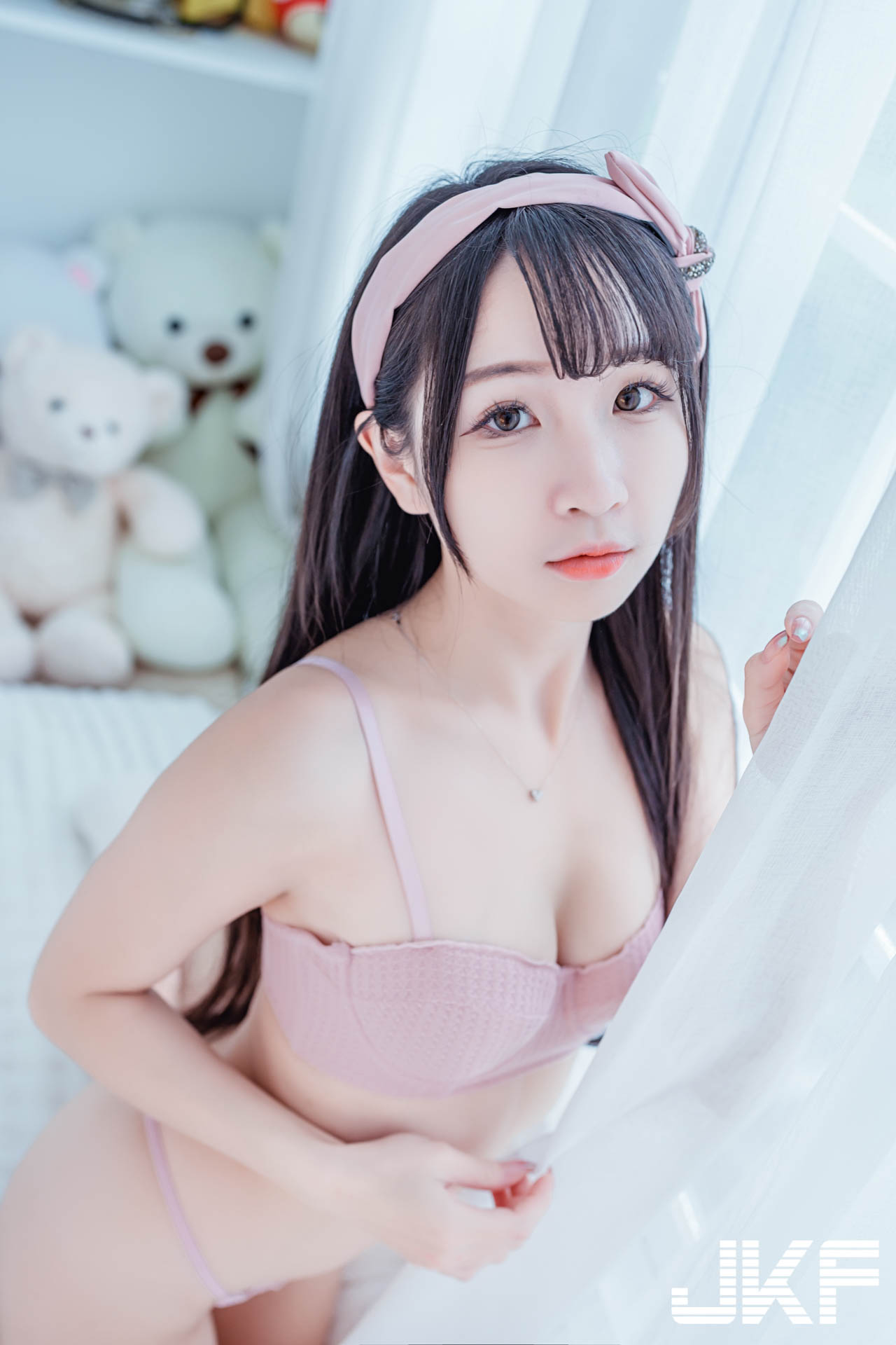 甜美反差萌！賽車辣妹「UU」變粉嫩美少女！性感爆乳內衣秀「雪乳蜜桃」