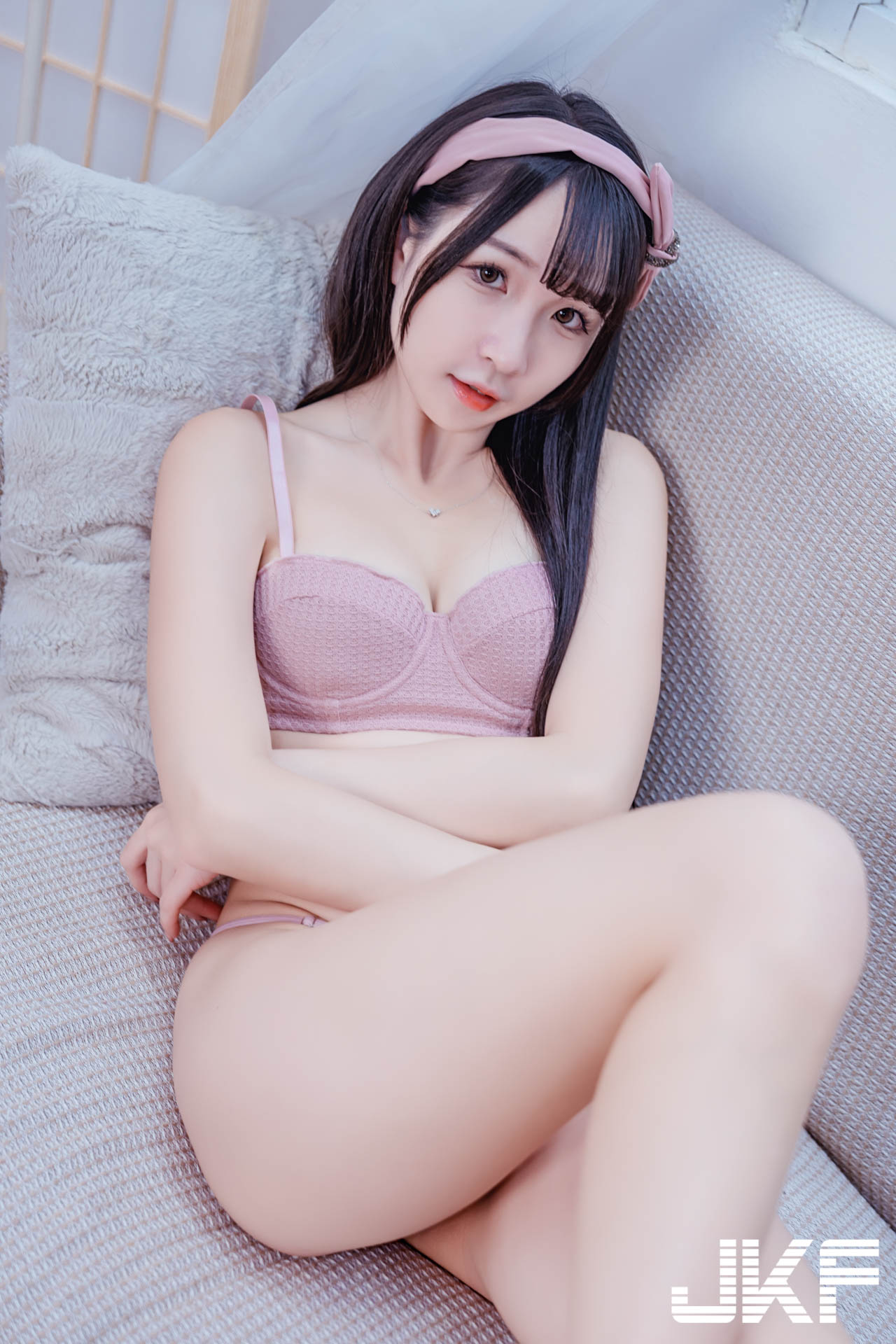 甜美反差萌！賽車辣妹「UU」變粉嫩美少女！性感爆乳內衣秀「雪乳蜜桃」