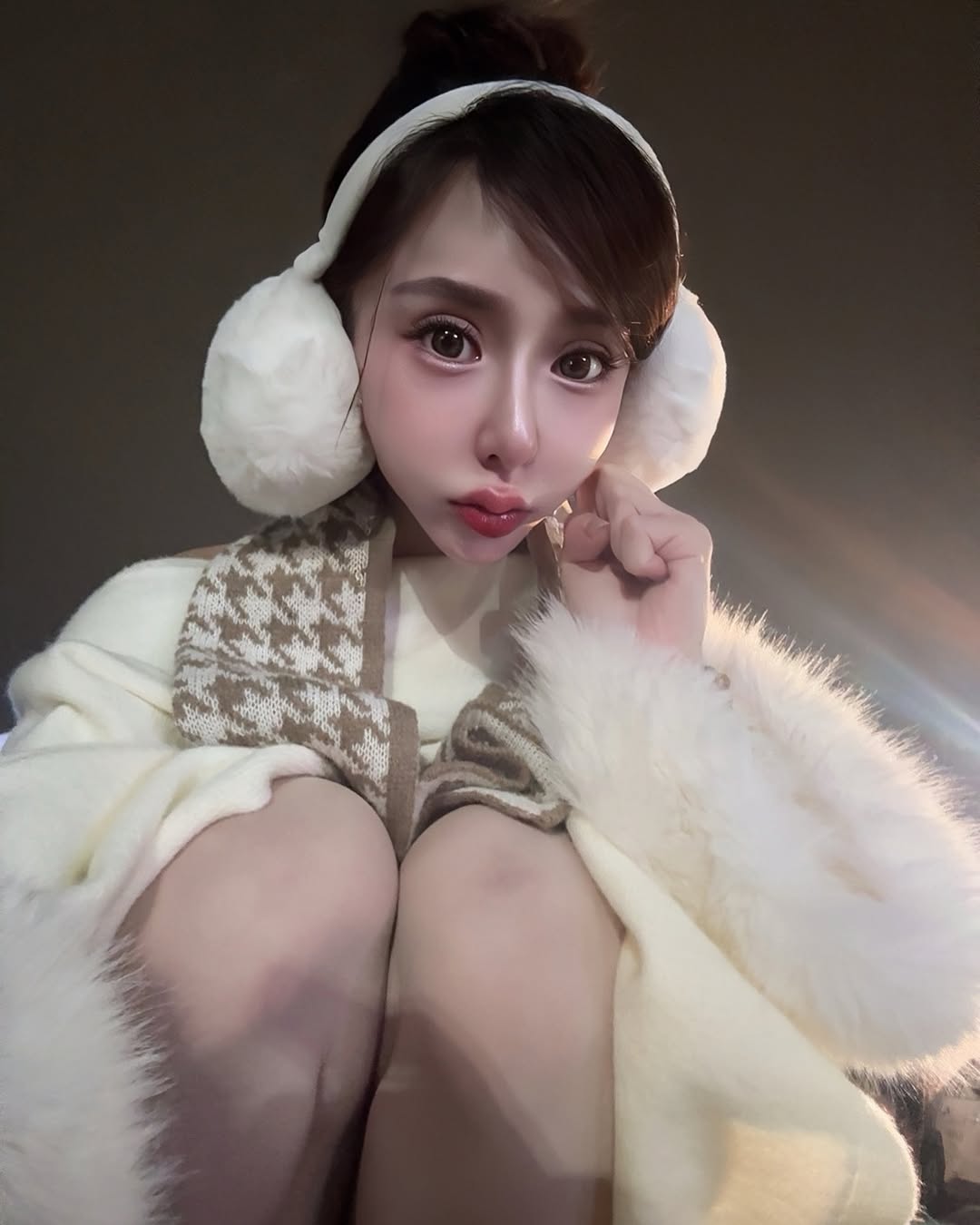 這顏色好！長髮正妹「蘇珊」想染髮，「撩弄溢乳」根本意圖不軌！