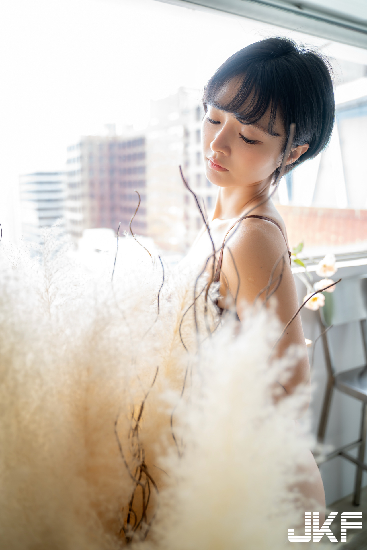 短髮辣模「栗子」窈窕胴體挑逗，「高挑好比例」太吸睛！