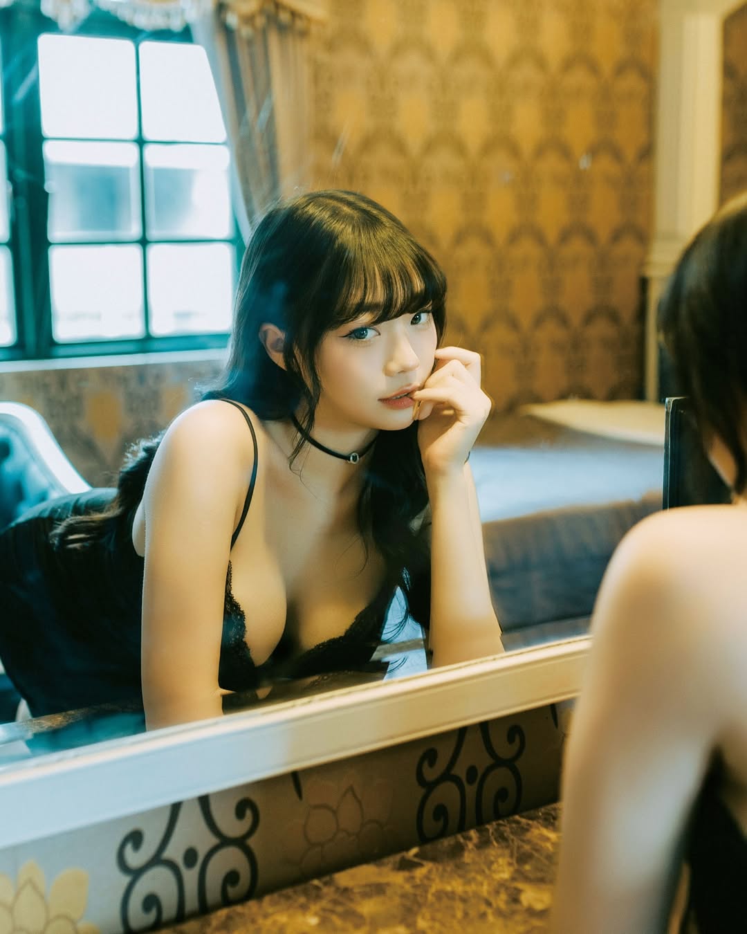 苡昕精緻五官與性感服飾搭配