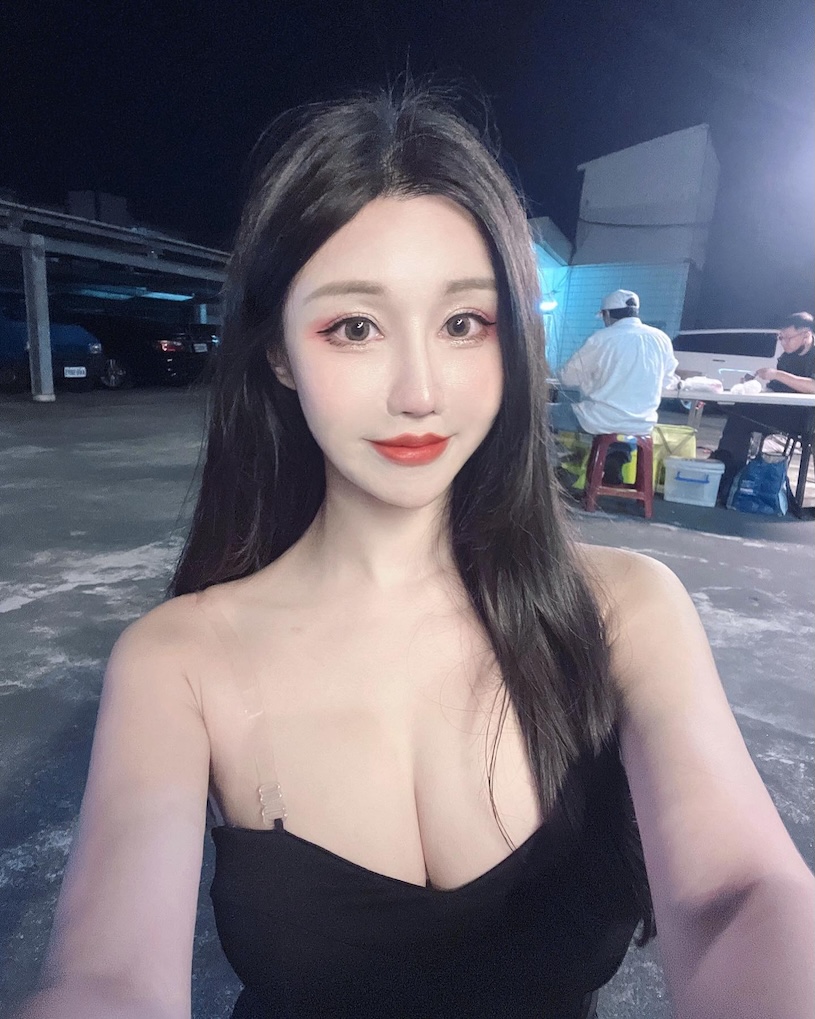 惹火白皙美肌！JKF女郎「夏小允」與你在TRE有約！