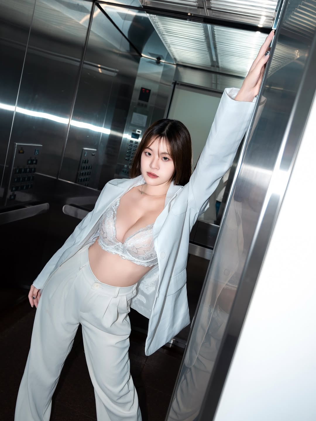 角落生物太性感！「雪兒莉」地下室藏炸彈，「猛爆美乳」自帶sp