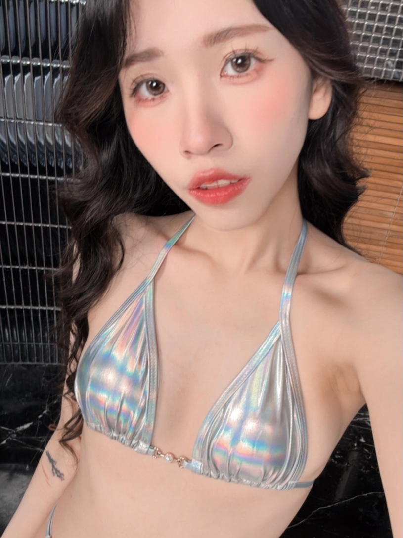 好勾人！JVID冰晶女神「茶理」銀色比基尼超火辣！