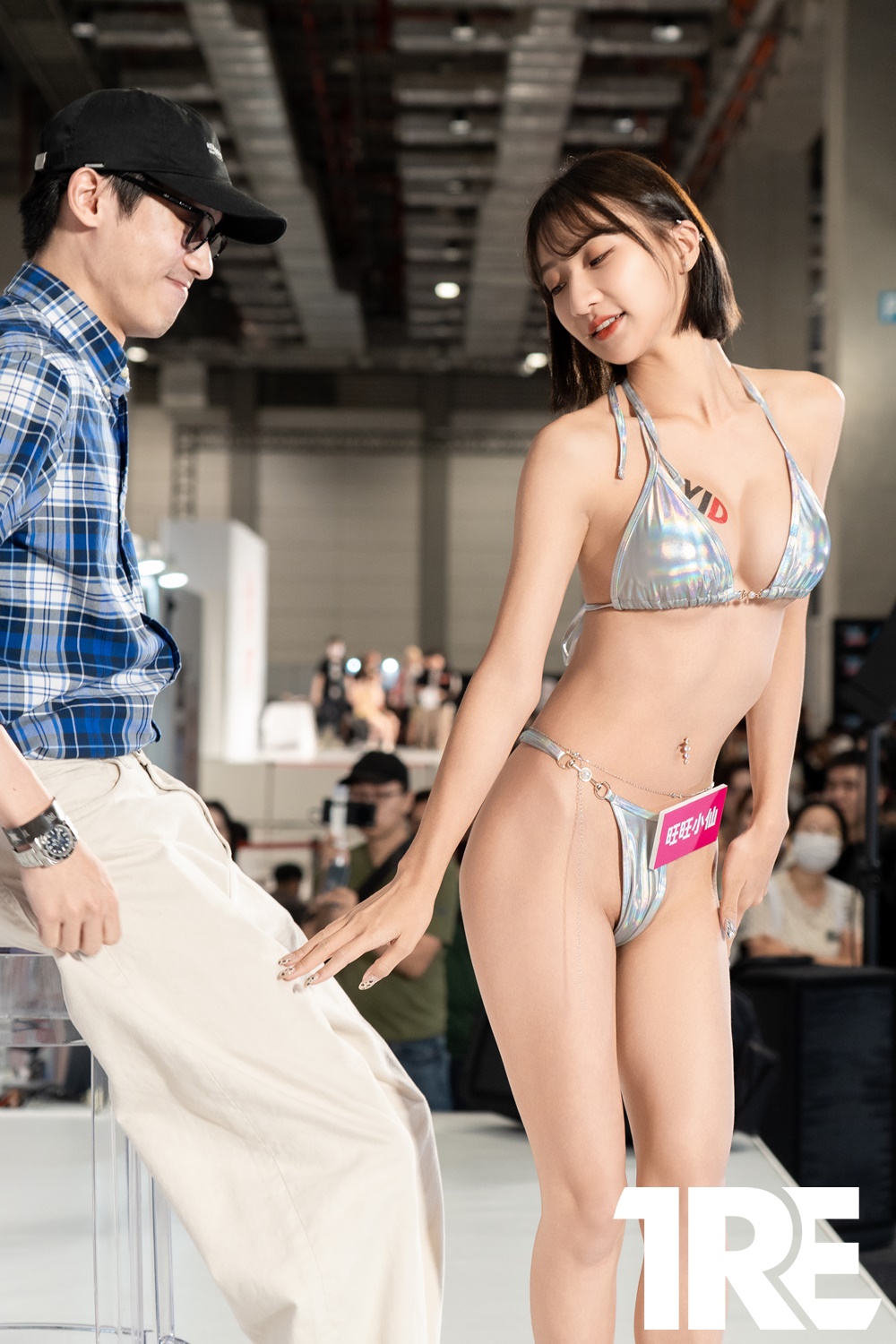 短髮俏麗骨感美女《旺旺小仙》舞台熱舞公然誘惑粉絲！