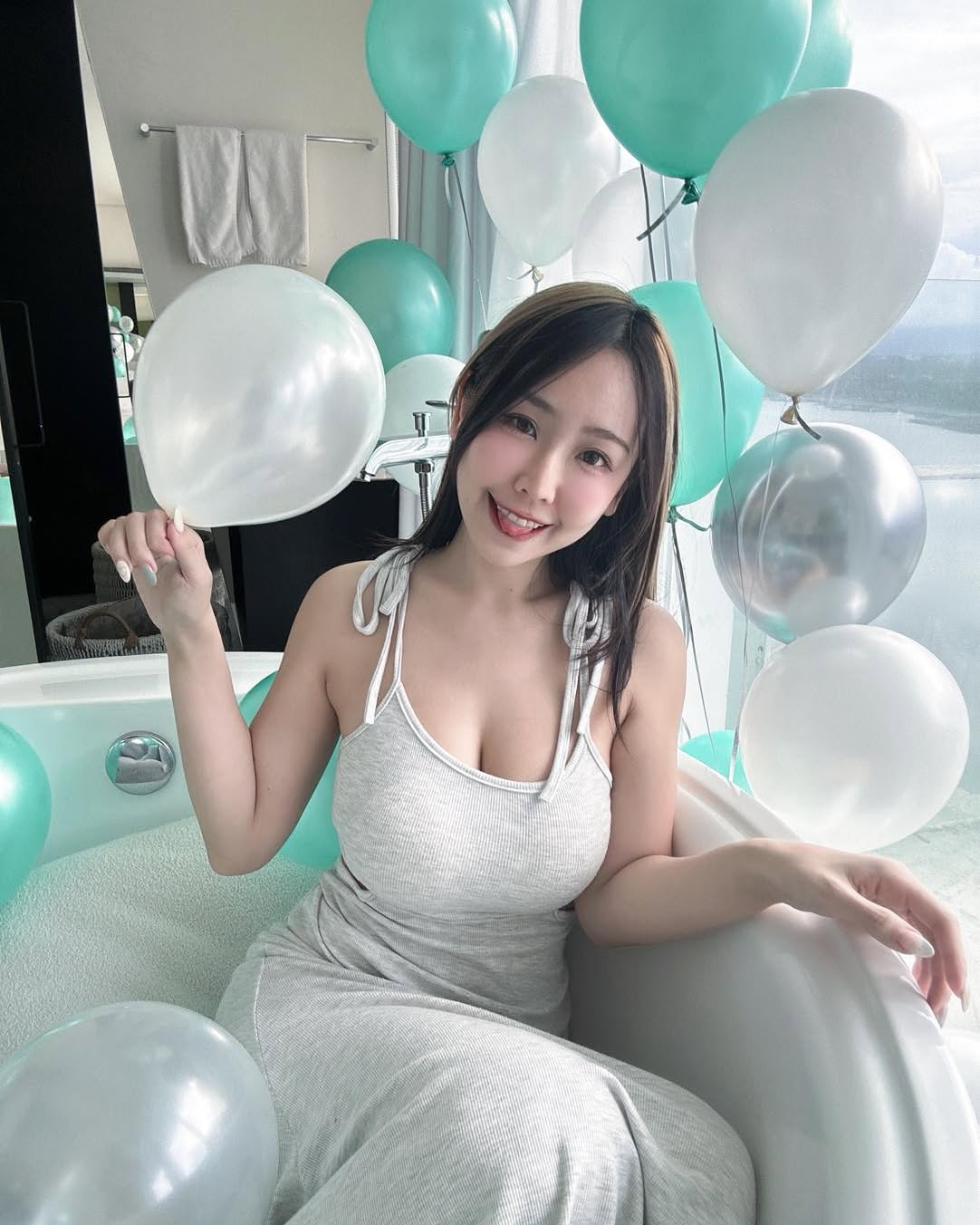 比基尼正妹「希希」台南玩水超沁涼，「窈宨曲線」粉絲全通抓！