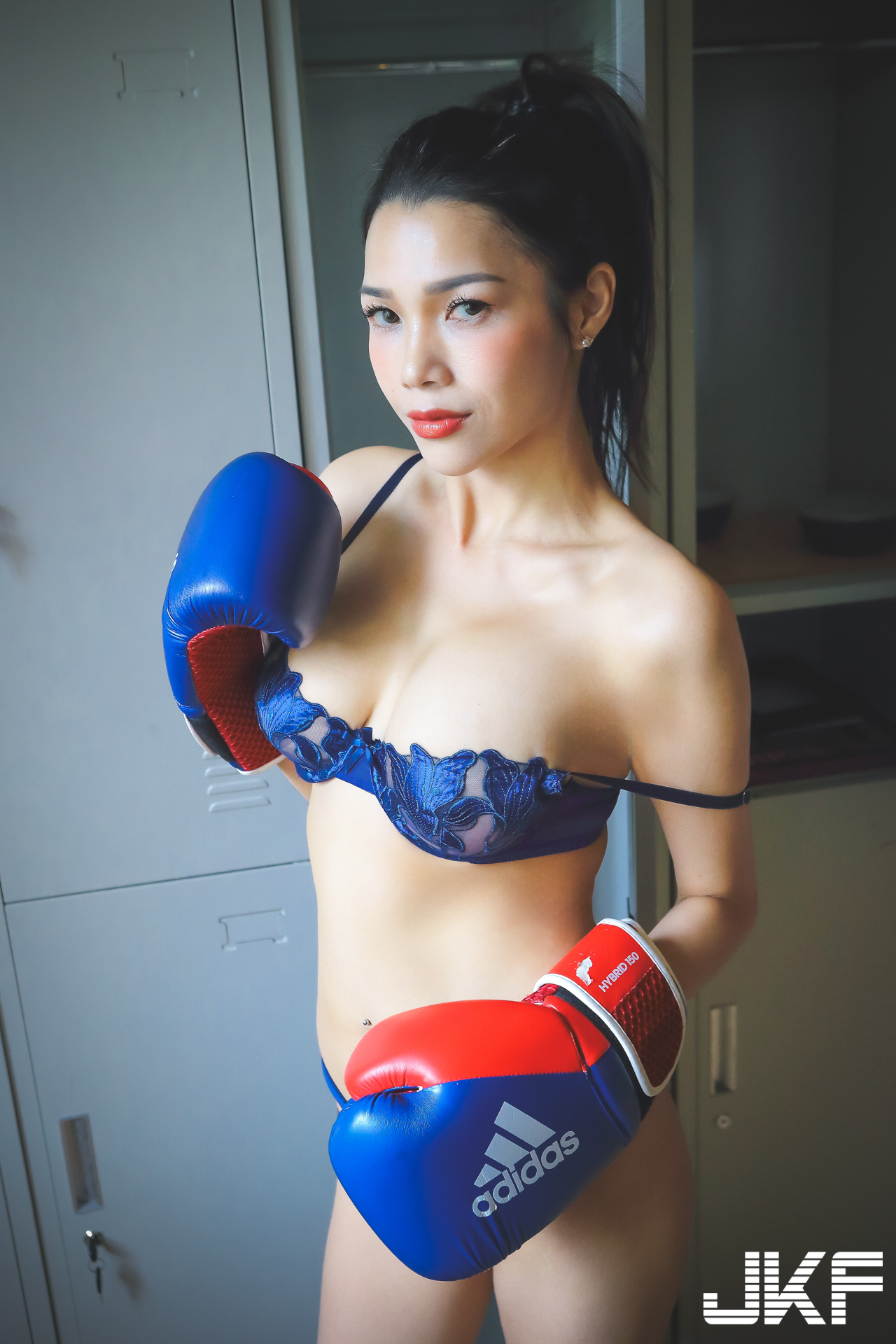 美豔辣模「陳漢娜 Chen hannah」的誘惑挑逗，「超火辣姿勢」場面太性感！