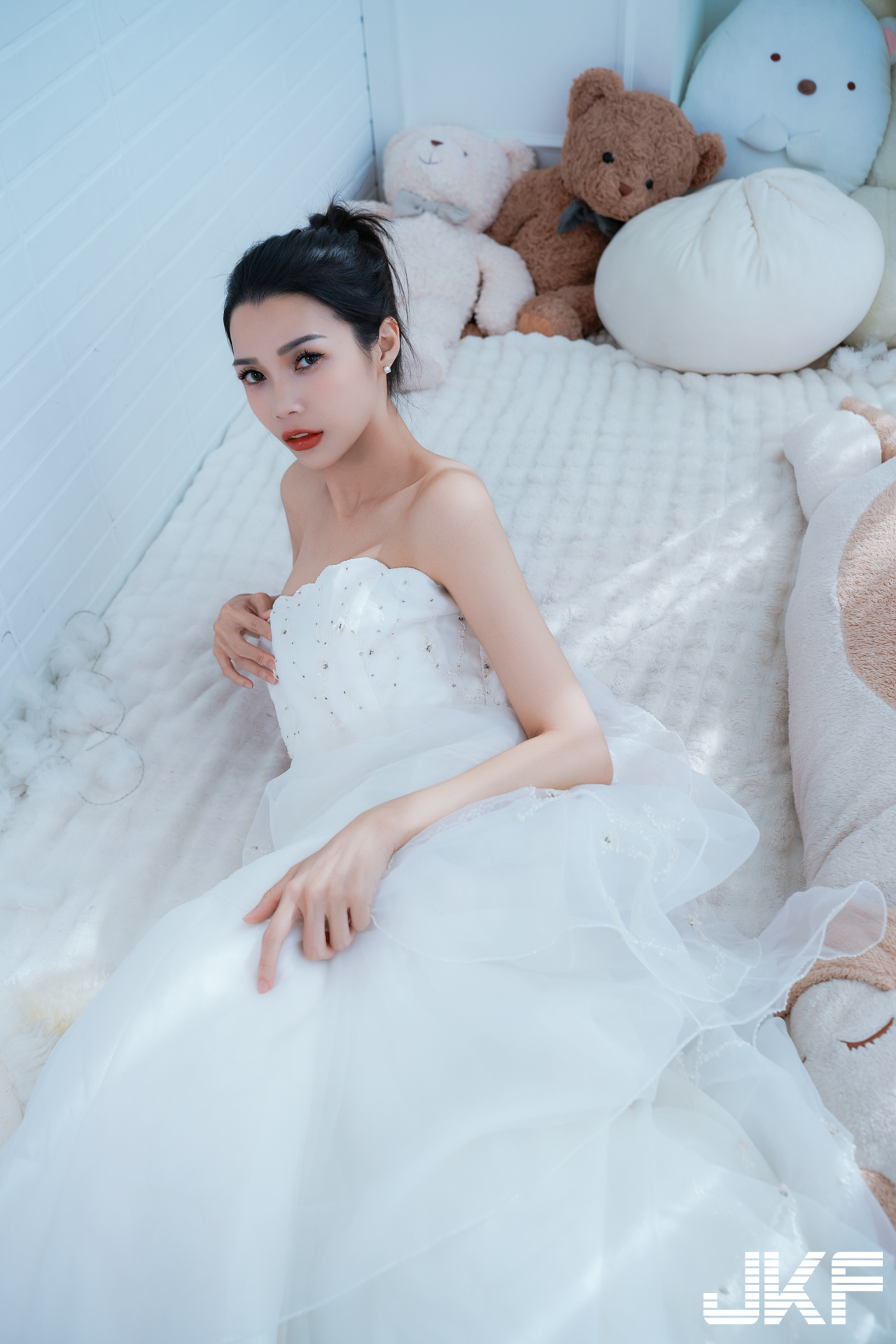 性感蜜肌辣妹「陳漢娜 Chen hannah」艷紅蕾絲吊帶超挑逗！