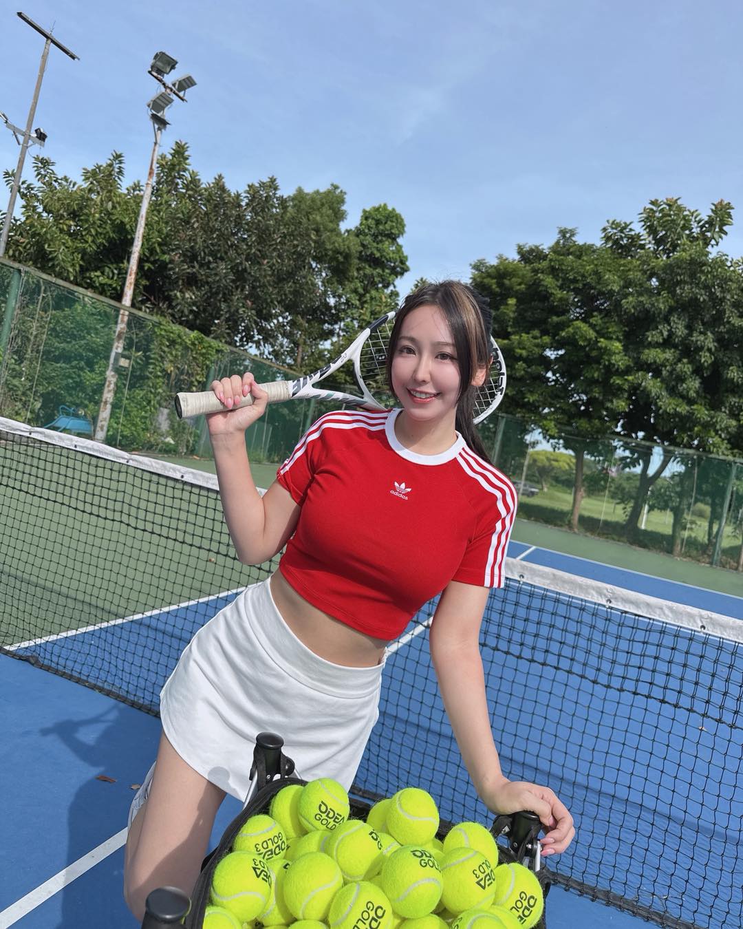 一群幸福的猴子！「希希」造訪美功鐵道，「挺出傲乳」差點撞火車！