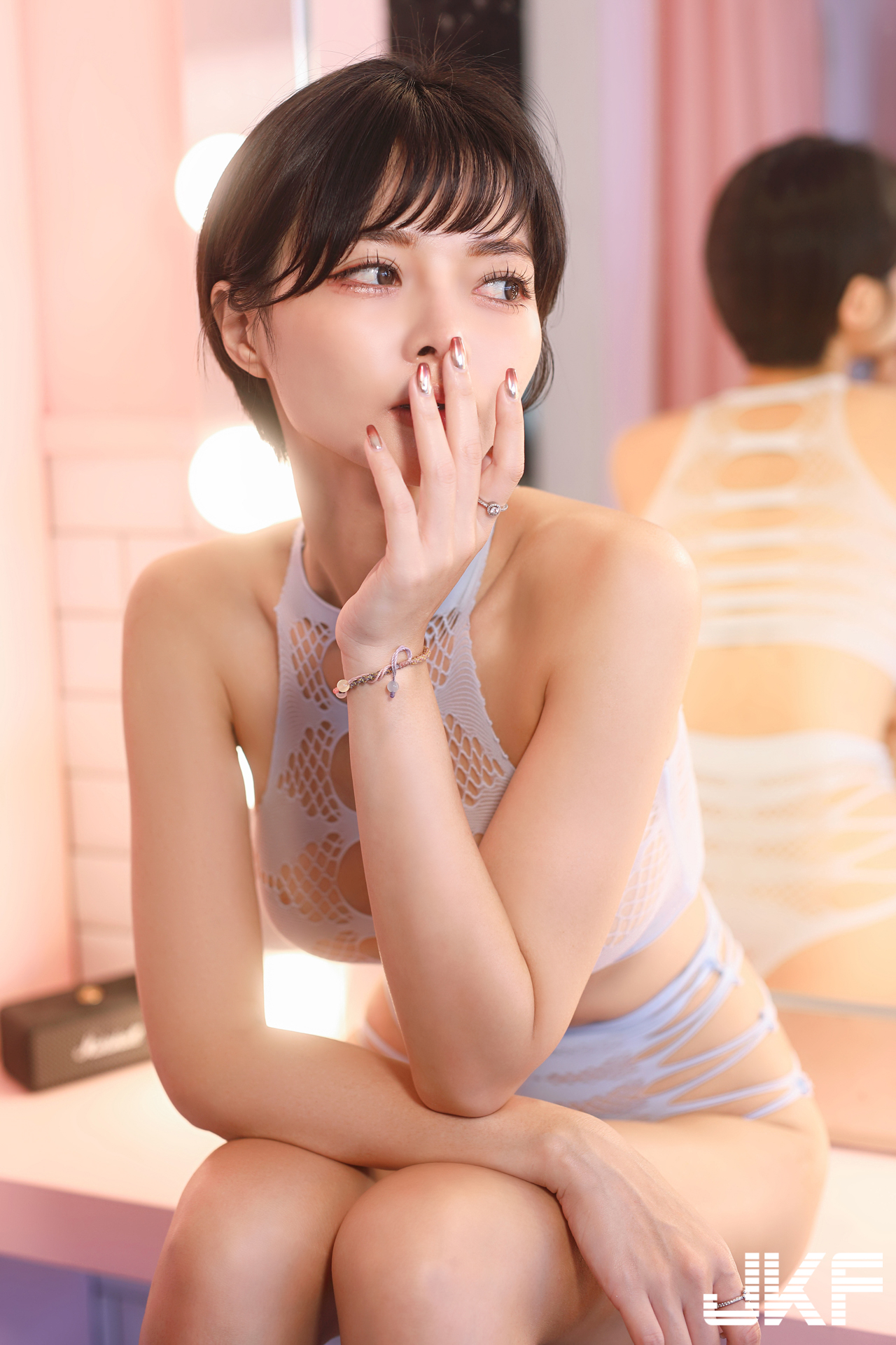 高挑麻豆「栗子」超誘惑開洞裝，「若隱若現的美乳胴體」超撩人！