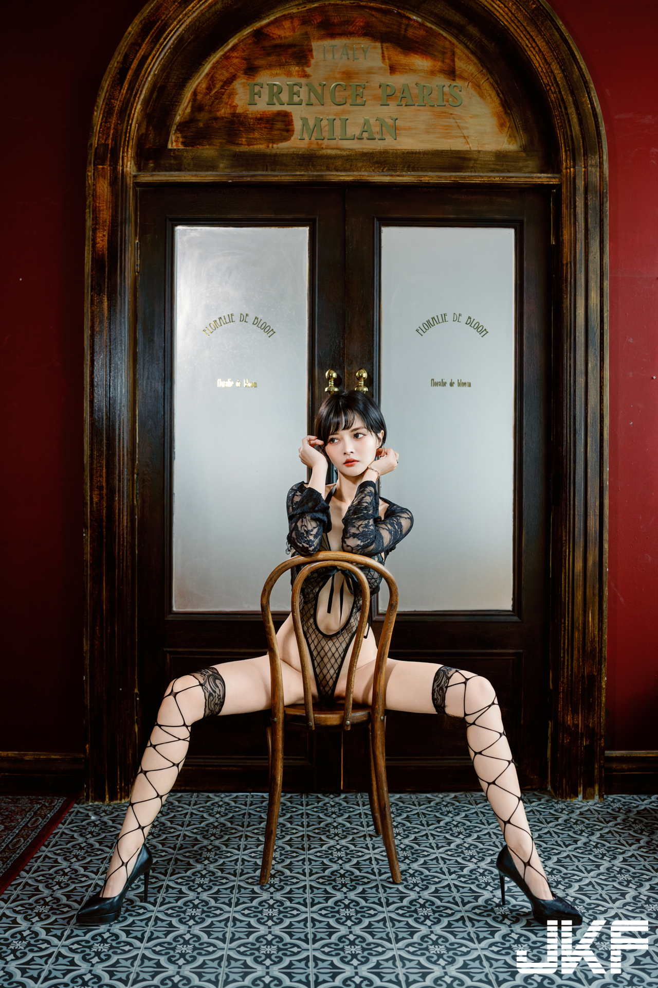 美豔女郎「栗子」超狂高衩蕾絲內衣！修長美腿和神秘三角肉肉秀出！