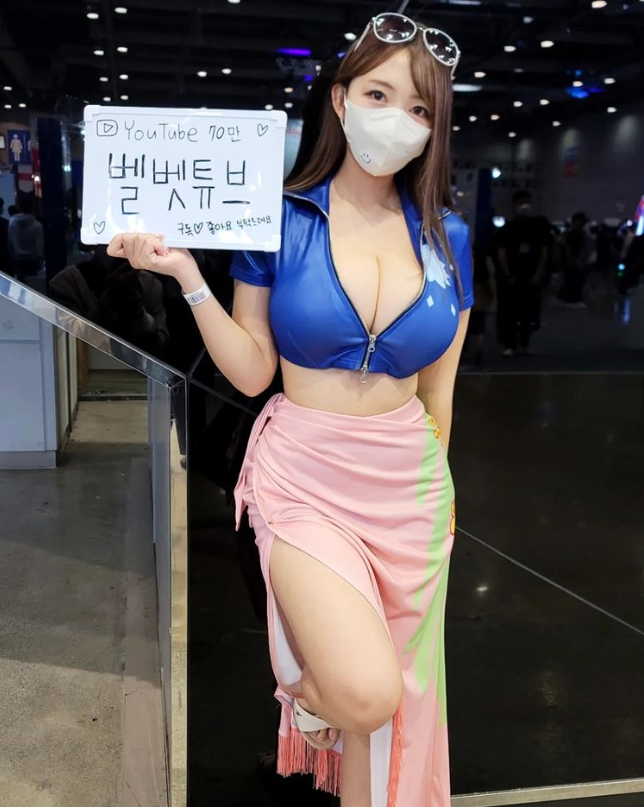 好兇！韓國「重量級」YouTuber 曬「超凸側面」甜問：願意和我一起海邊約會嗎？