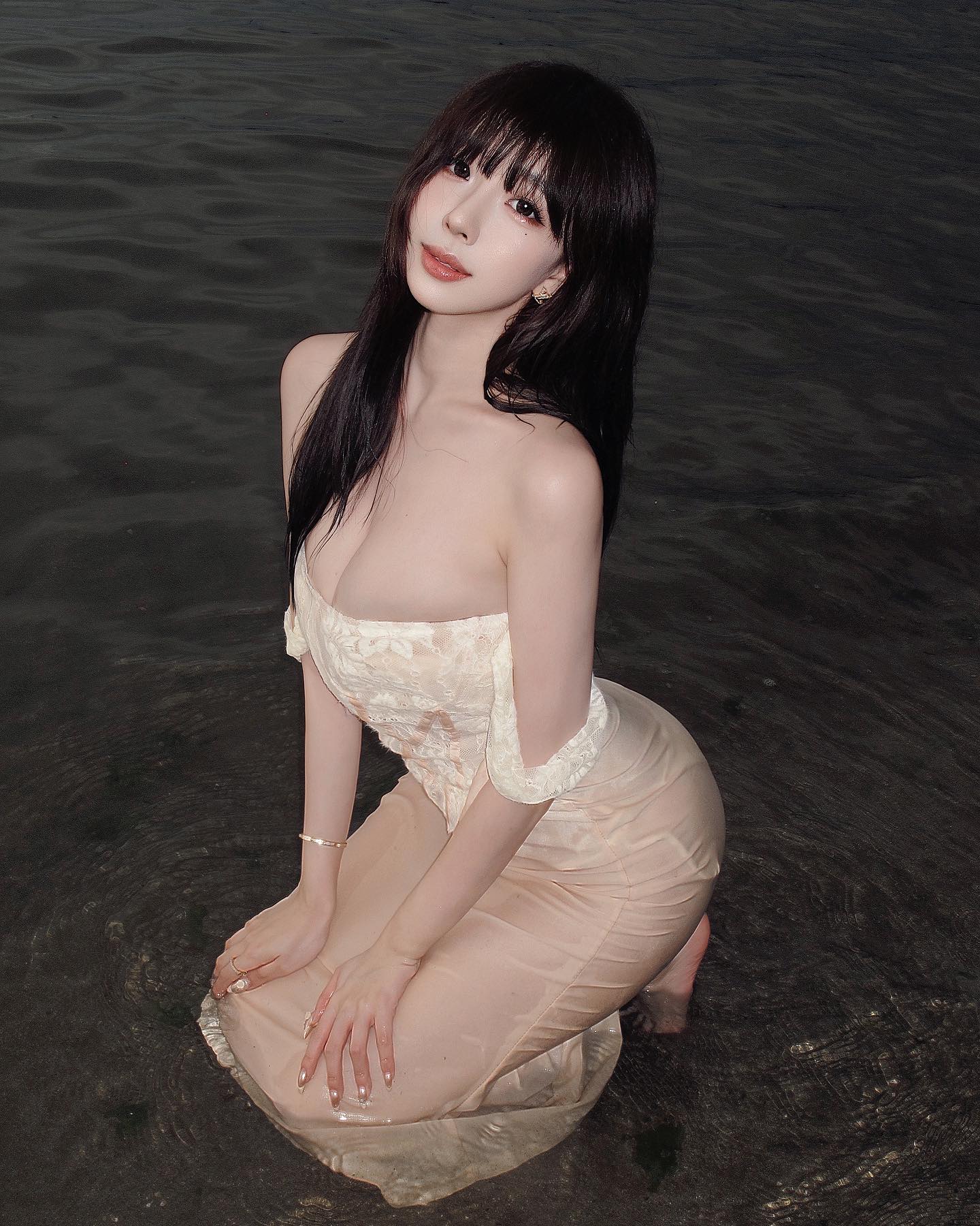 台南叫小姐 李昌昀仙氣笑容 紅比基尼正面