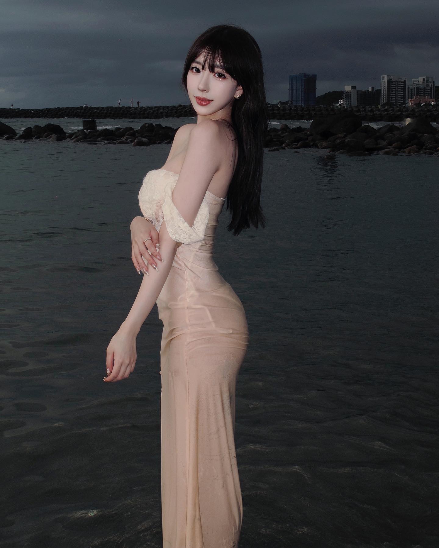 台南叫小姐 李昌昀紅比基尼多角度特寫
